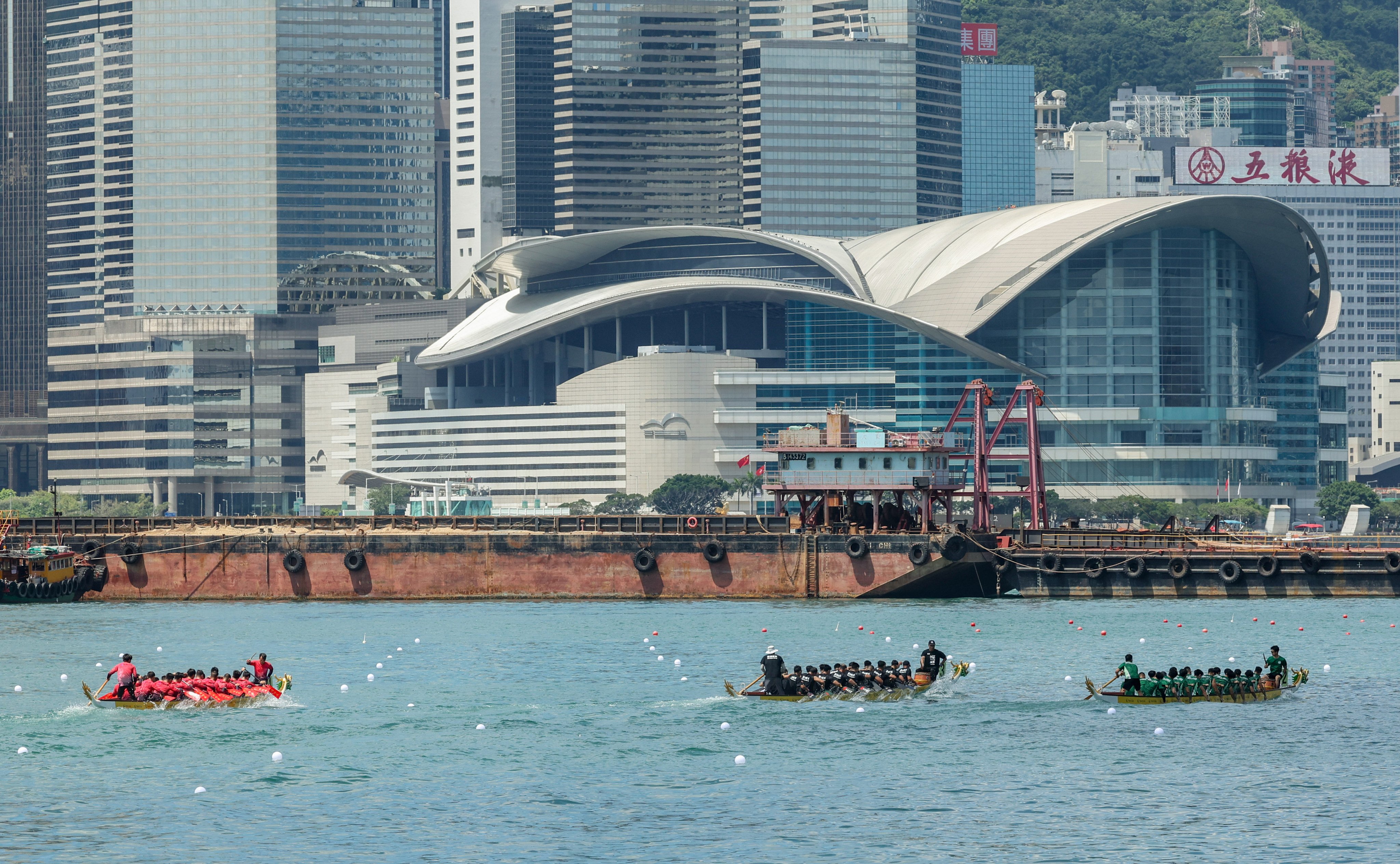 Teams compete in the Sun Life Hong Kong International Dragon Boat Races on Saturday. Photo: Dickson Lee