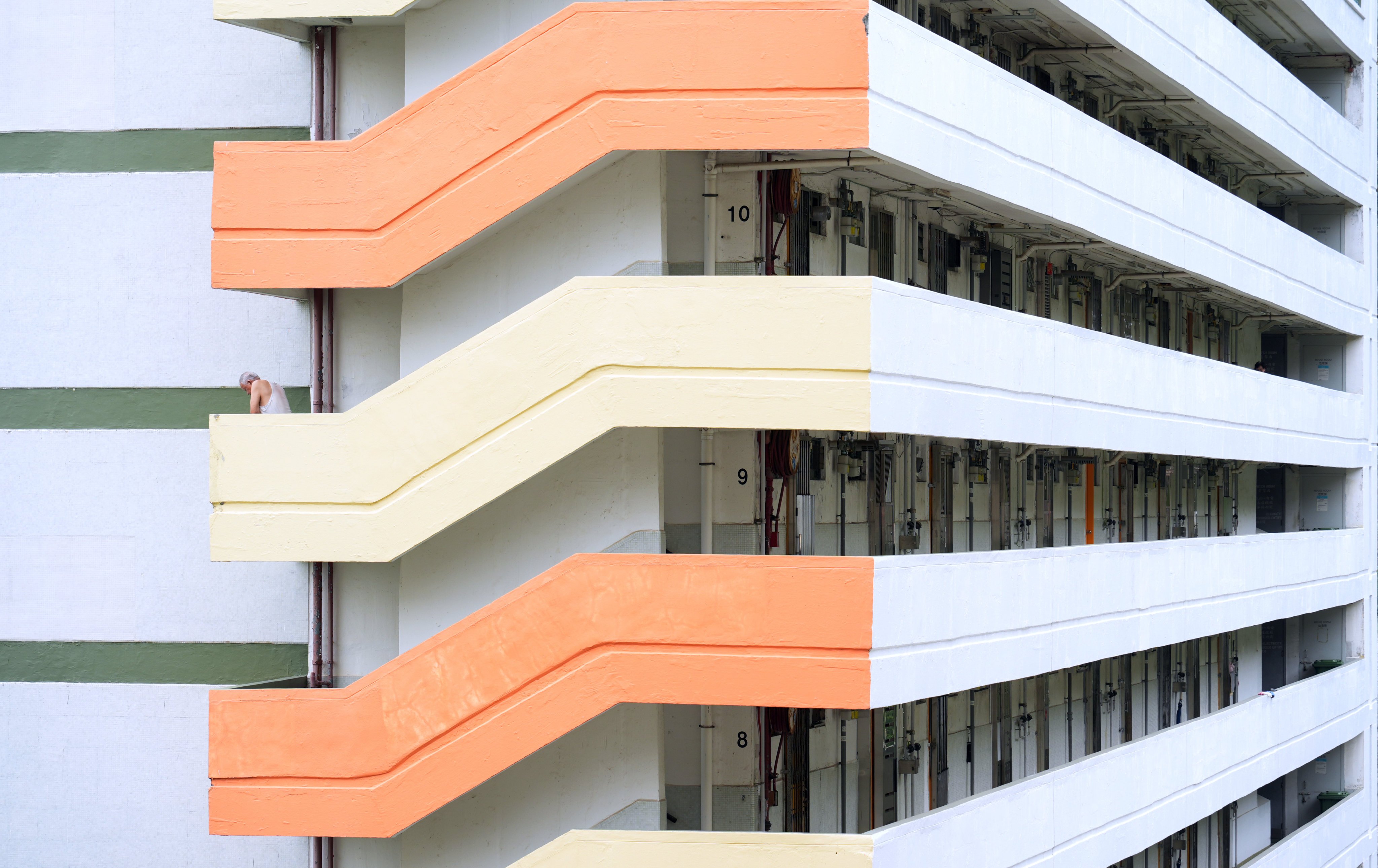 The monthly income threshold for public housing applicants is HK$25,100 for a household with three members and HK$31,000 for a four-person family. Photo: Eugene Lee