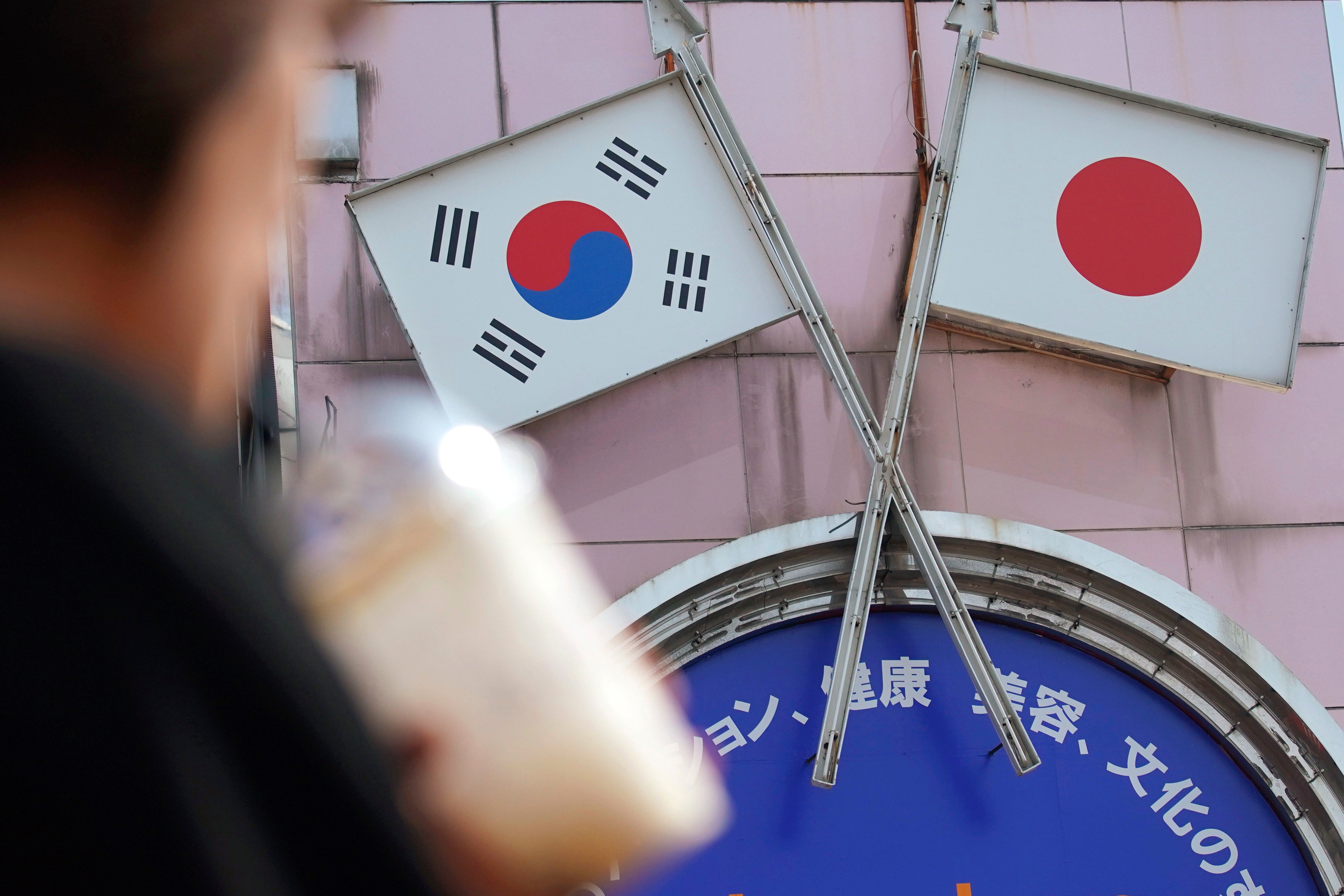 A shop in Tokyo featuring Japanese and South Korean flags. Ties between both sides are set to be tested again over a South Korean ex-forced labourer winning a suit against Mitsubishi Heavy Industries. Photo: AP