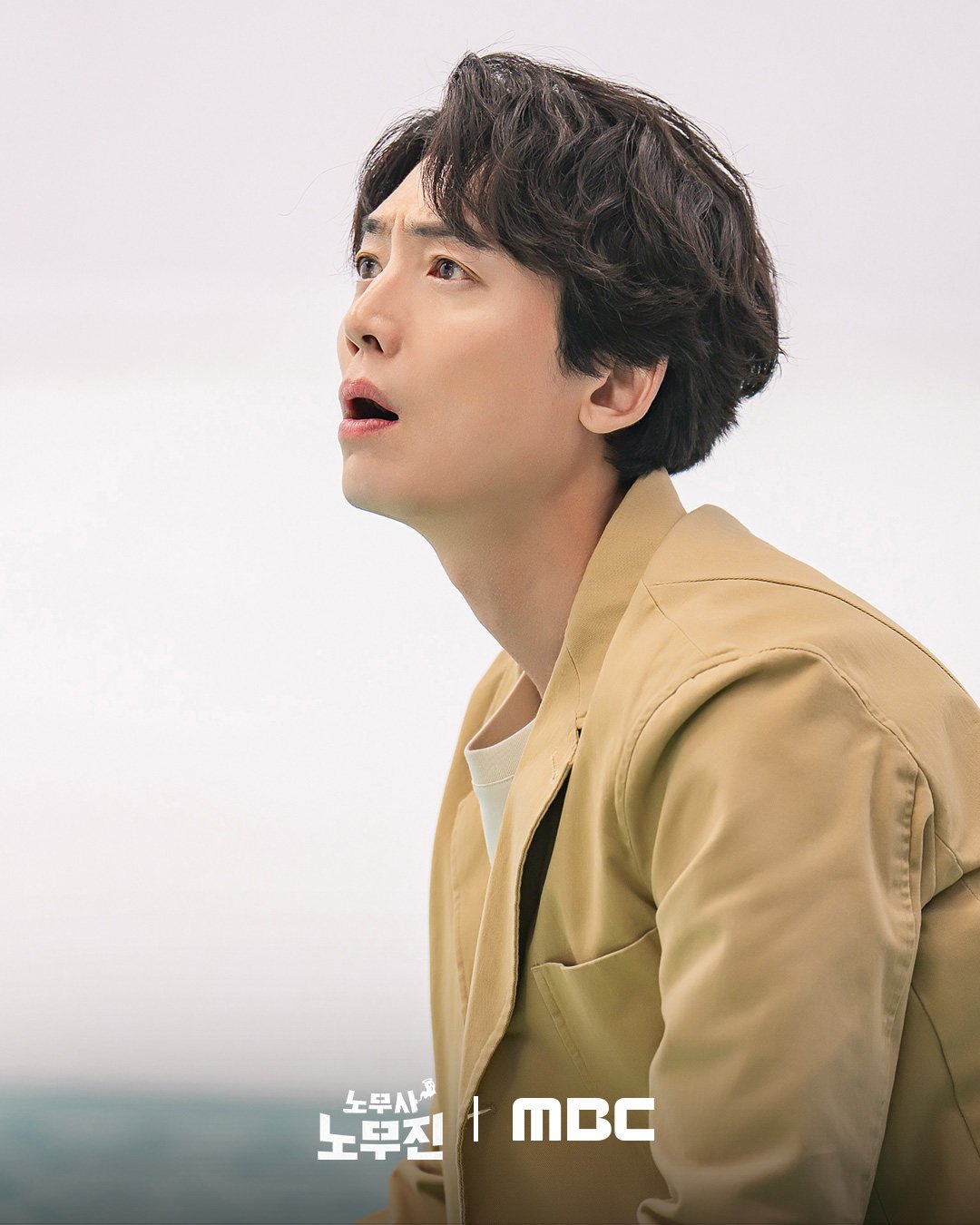Jung Kyung-ho as labour rights lawyer Roh Moo-jin in a still from Korean drama series Oh My Ghost Clients. Photo: Online