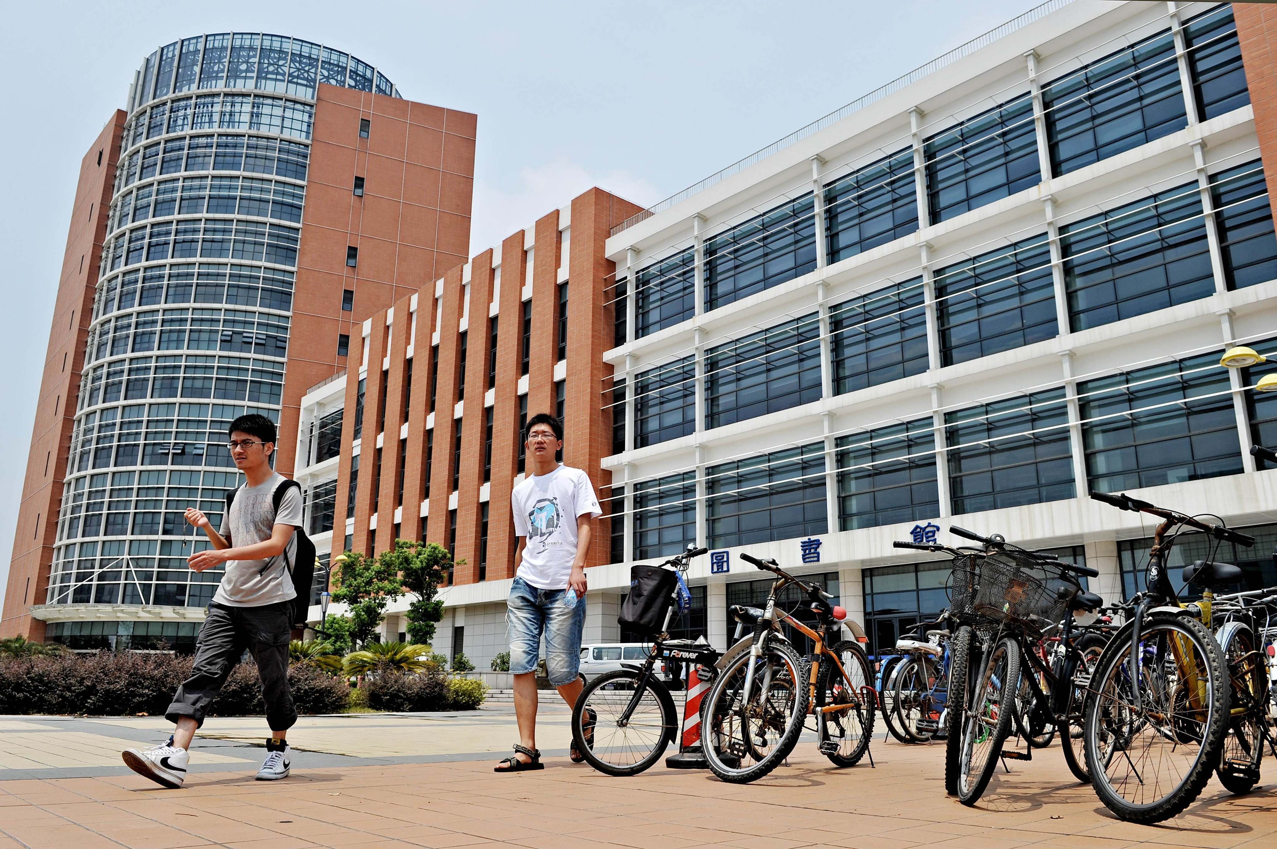 The campus of Shanghai JiaoTong University. One of its affiliated institutes has begun production of photonic chips. Photo: AFP