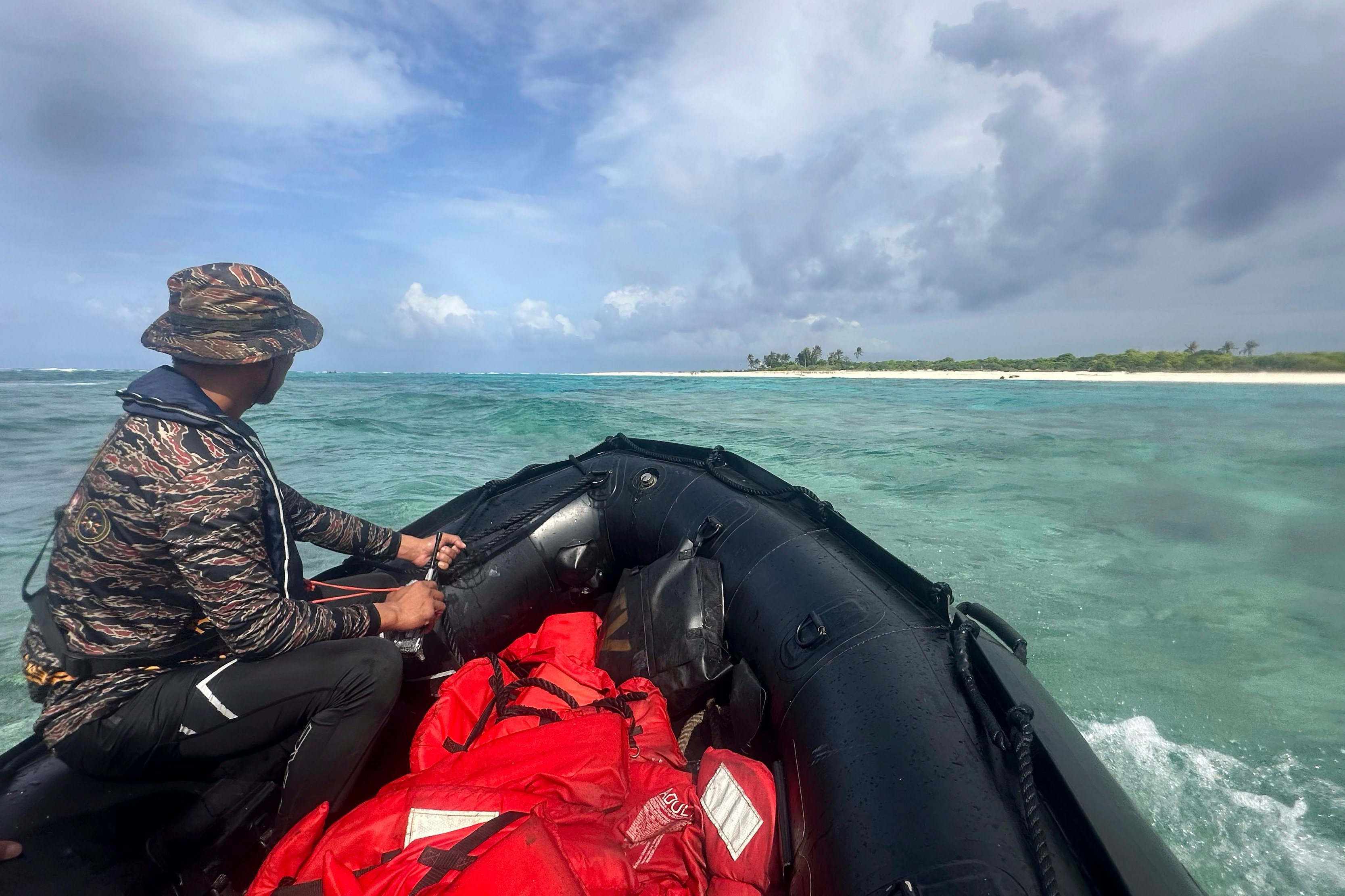 A Philippine Naval Special Operations Group approaches Philippine occupied West York Island. Photo: AP
