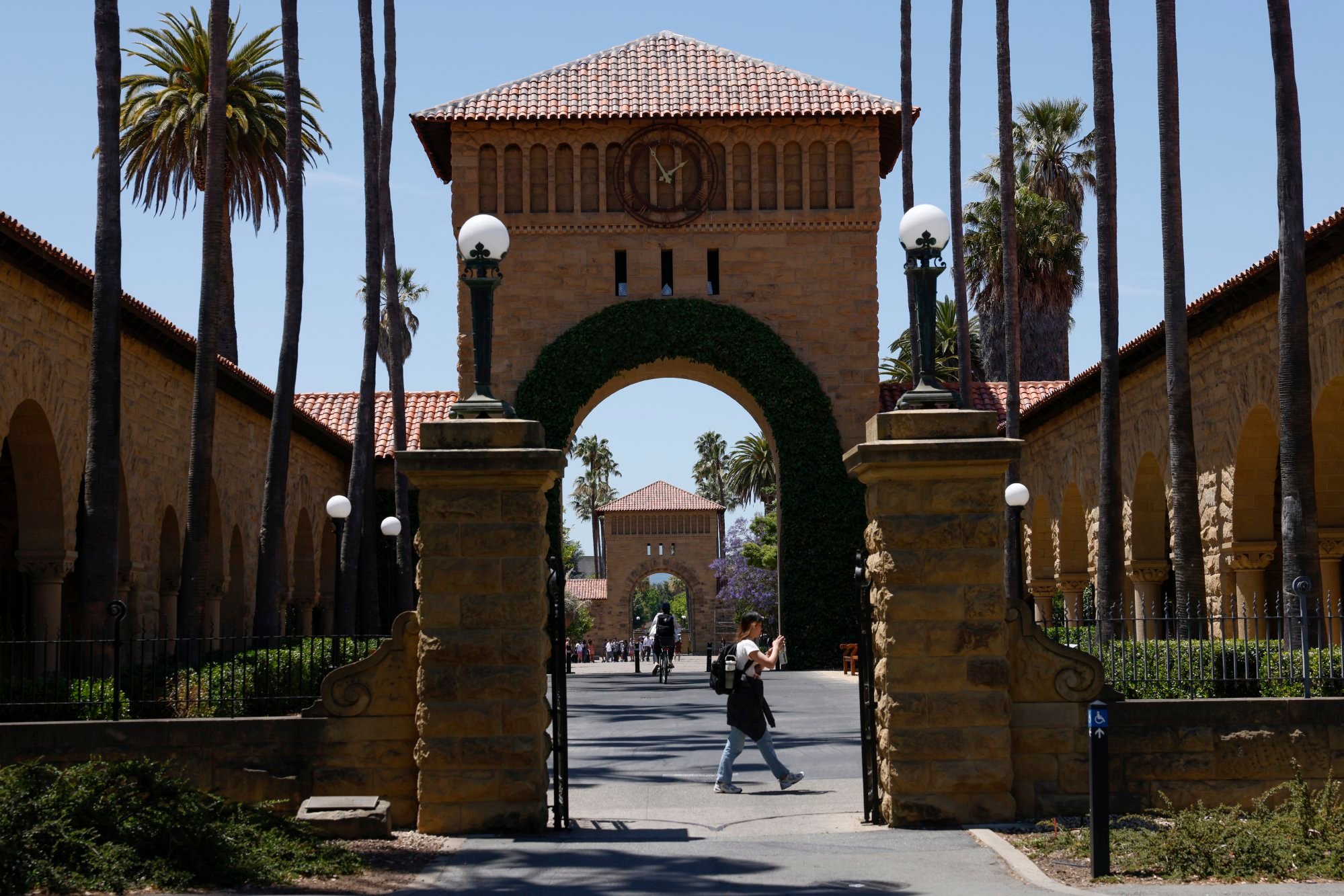 People walk and ride along the campus of Stanford University on May 30. Stanford is among seven US universities placed in the top 20 of the 2025 QS World University Rankings. Photo: EPA-EFE People walk and ride along the campus of Stanford University on May 30. Stanford is among seven US universities placed in the top 20 of the 2025 QS World University Rankings. Photo: EPA-EFE