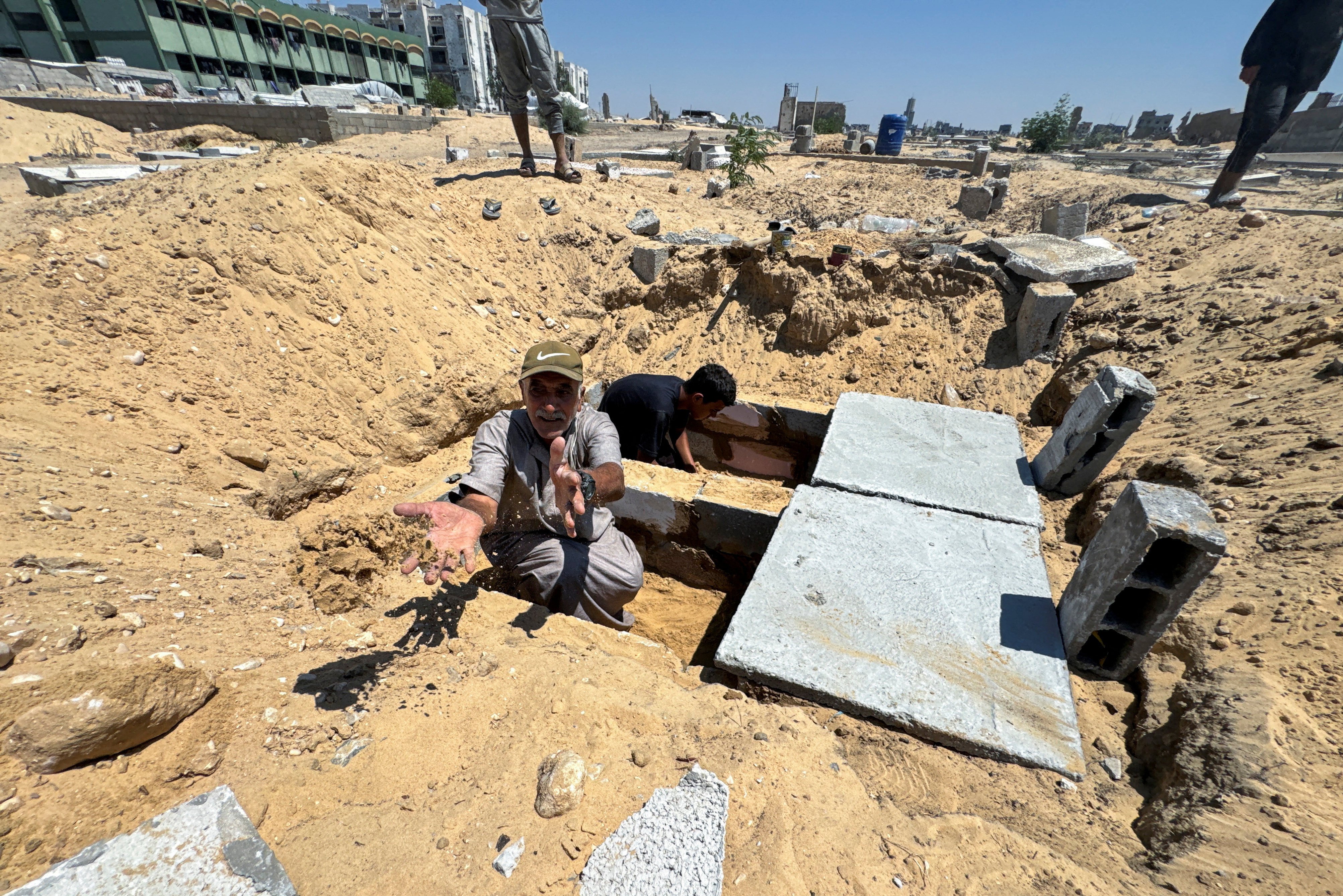 Palestinians prepare graves in a cemetery as death toll surpasses 55,000, according to health ministry. Photo: Reuters