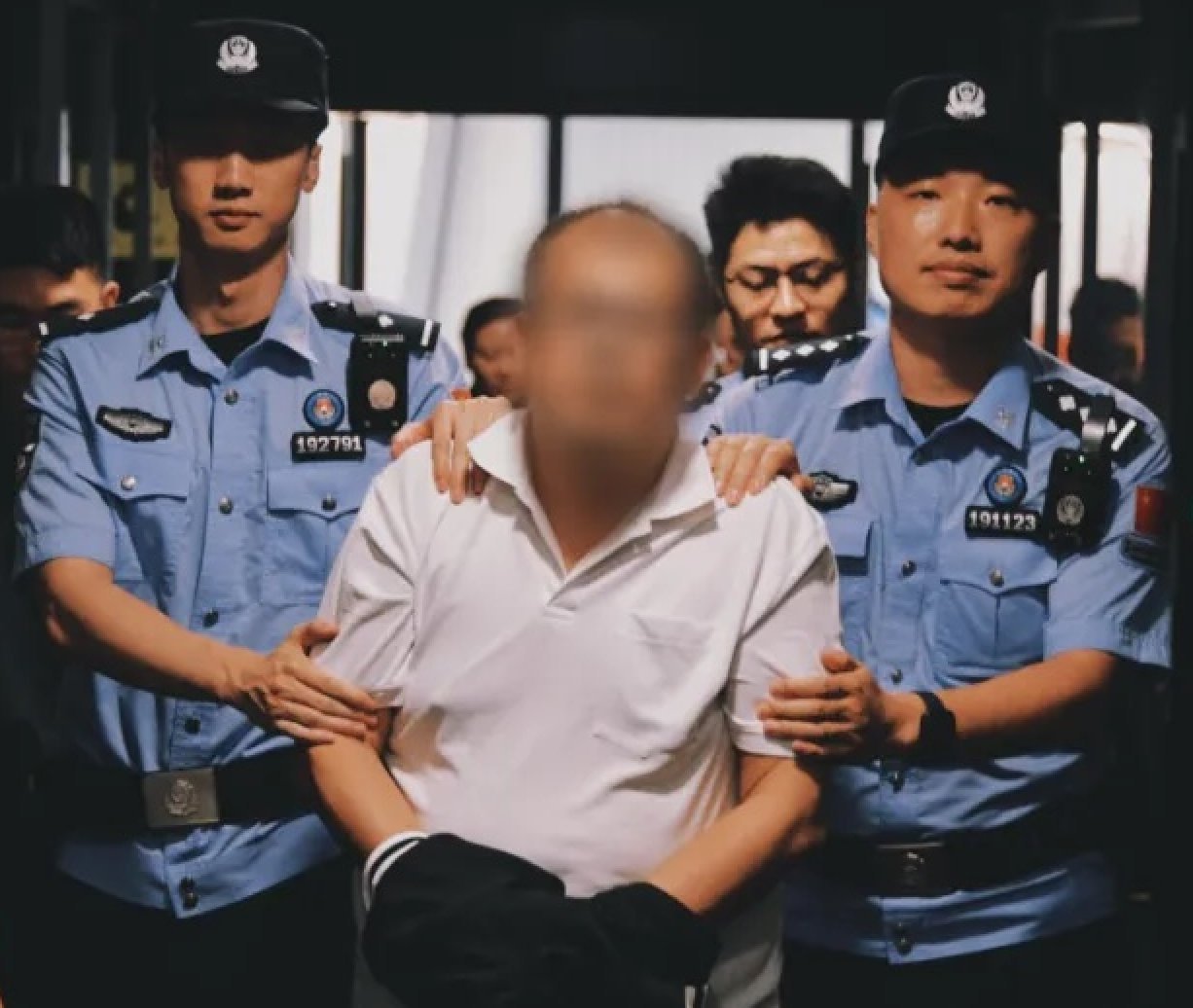 Tedy Teow being extradited to China on August 20 last year. Photo: Ministry of Public Security Tedy Teow being extradited to China on August 20 last year. Photo: Ministry of Public Security