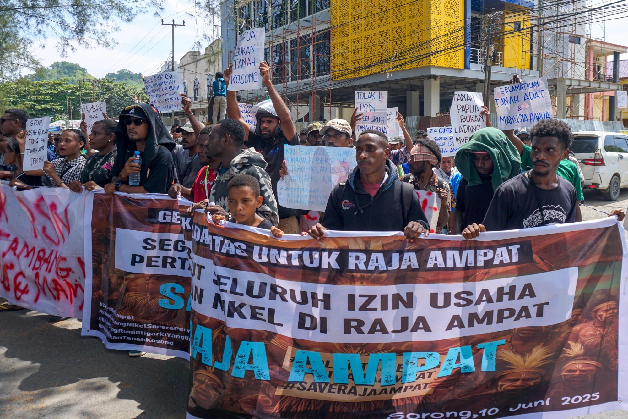 Papuans hold placards reading “Revoke all nickel mining permits in Raja Ampat immediately” during a protest march to the Southwest Papua governor’s office in Sorong on Tuesday. Photo: AFP Papuans hold placards reading “Revoke all nickel mining permits in Raja Ampat immediately” during a protest march to the Southwest Papua governor’s office in Sorong on Tuesday. Photo: AFP