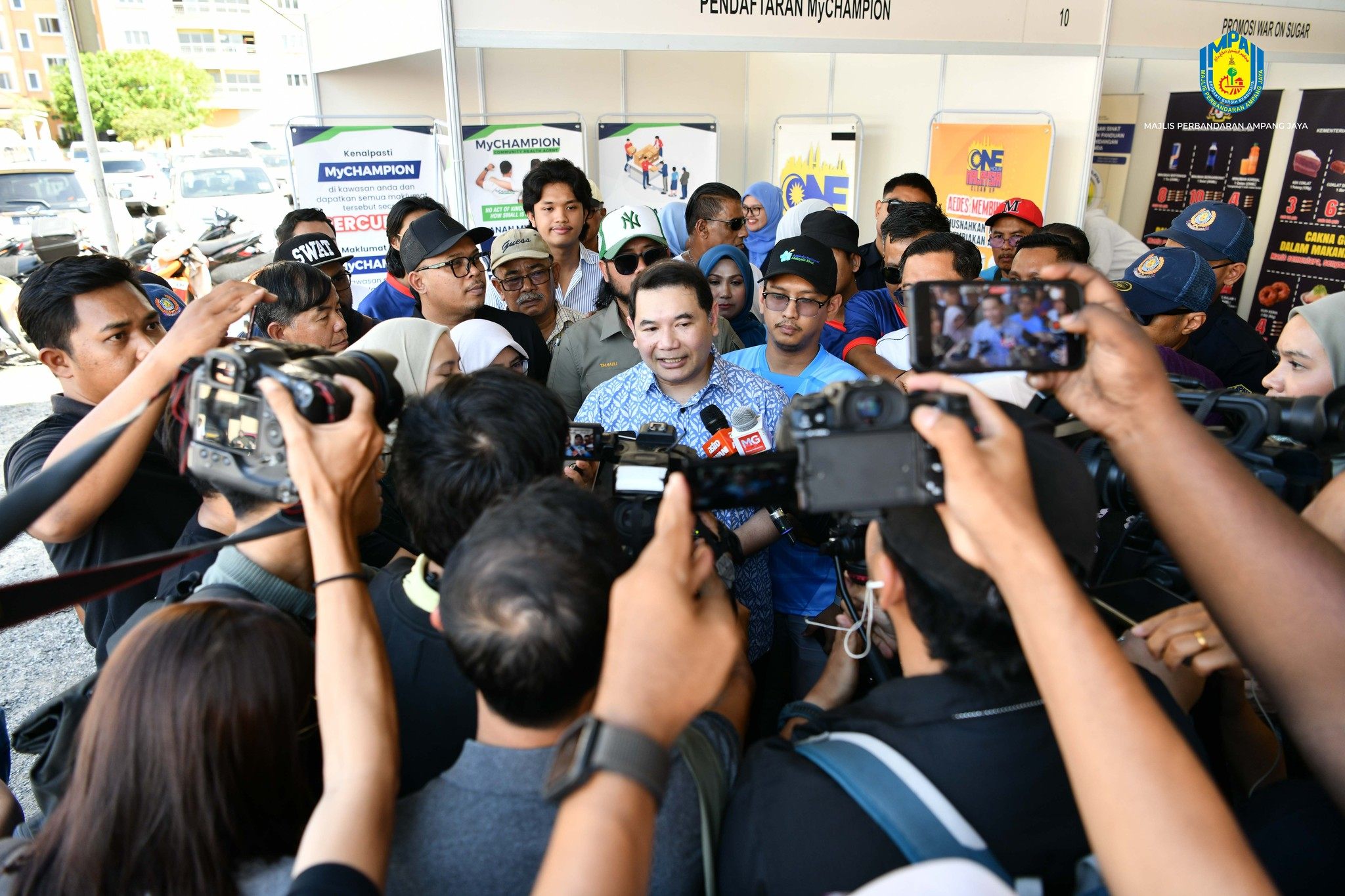The popularity of Rafizi Ramli (centre) has been growing since he resigned on May 28. Photo: Facebook/Rafizi Ramli