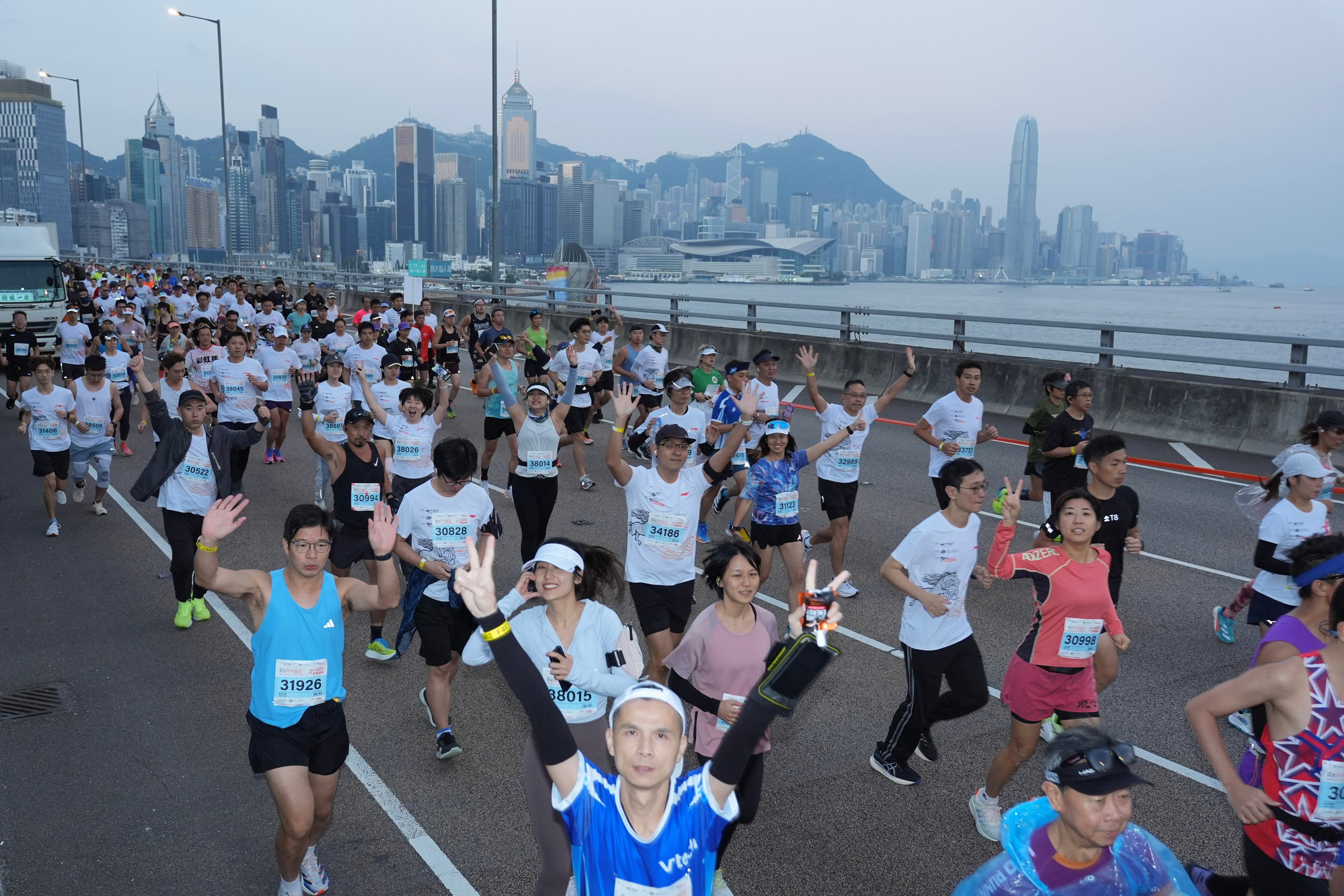 Marathon runners take part in last year’s Hong Kong Streetathon. Photo: Eugene Lee