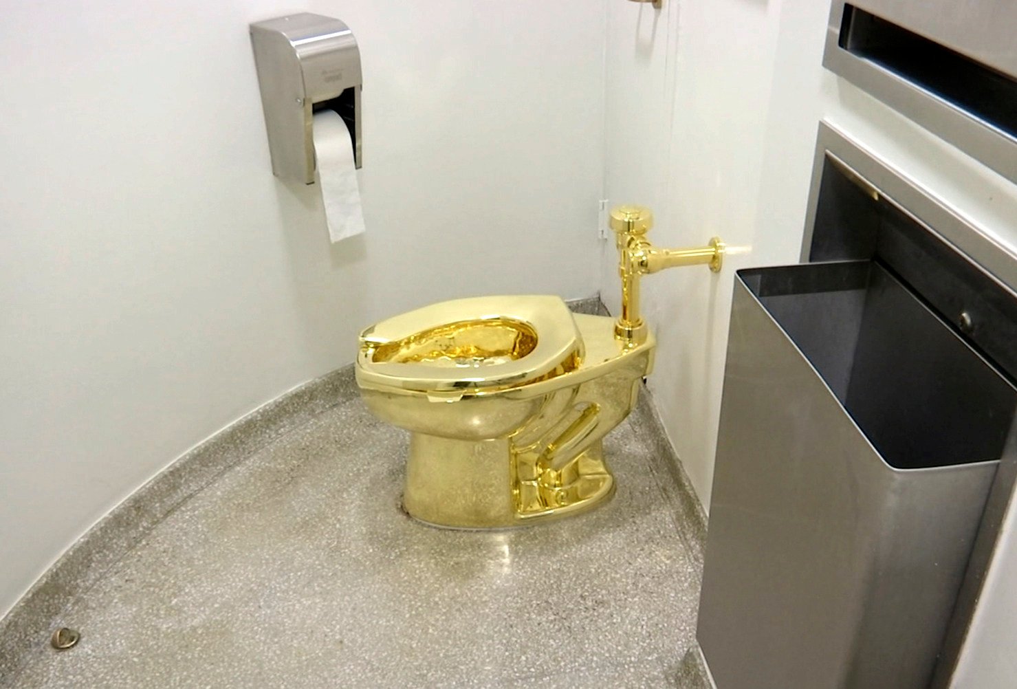 The 18-karat toilet in the restroom of the Guggenheim Museum in New York in 2016. The value of the gold at the time was £2.8 million (US$3.5 million), but it was insured for £4.7 million. Photo: AP