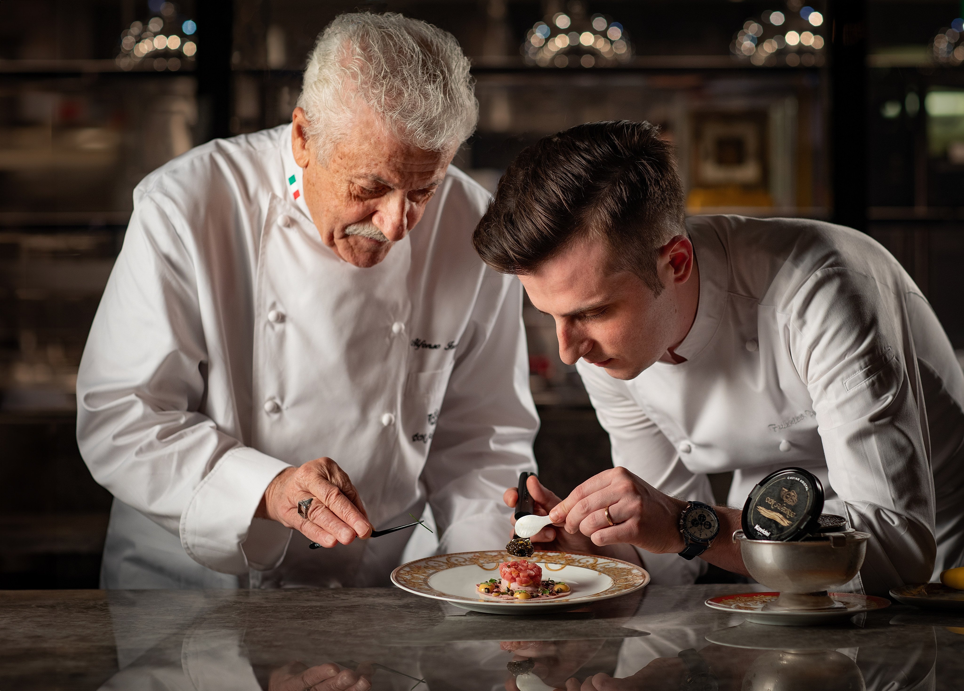 Renowned chef Alfonso Iaccarino (left) recently returned to acclaimed restaurant Don Alfonso 1890 at Grand Lisboa Palace Resort Macau to work with head chef Federico Pucci on a collection of signature dishes to celebrate Iaccarino’s culinary heritage.