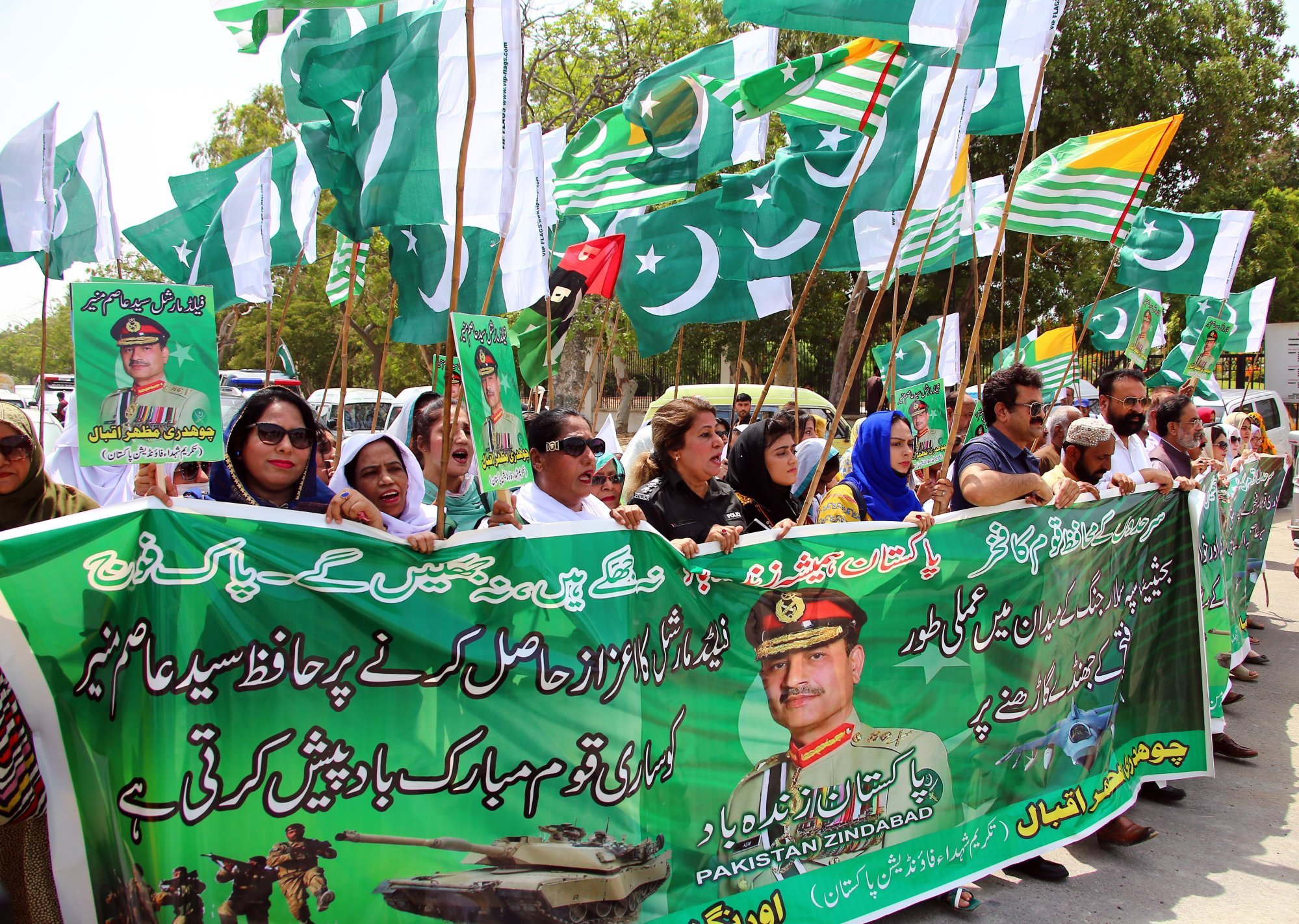 Pakistani activists hold portraits of Pakistani Army Chief General Asim Munir during a rally to show solidarity with the armed forces in Karachi on May 21. Photo: EPA-EFE Pakistani activists hold portraits of Pakistani Army Chief General Asim Munir during a rally to show solidarity with the armed forces in Karachi on May 21. Photo: EPA-EFE