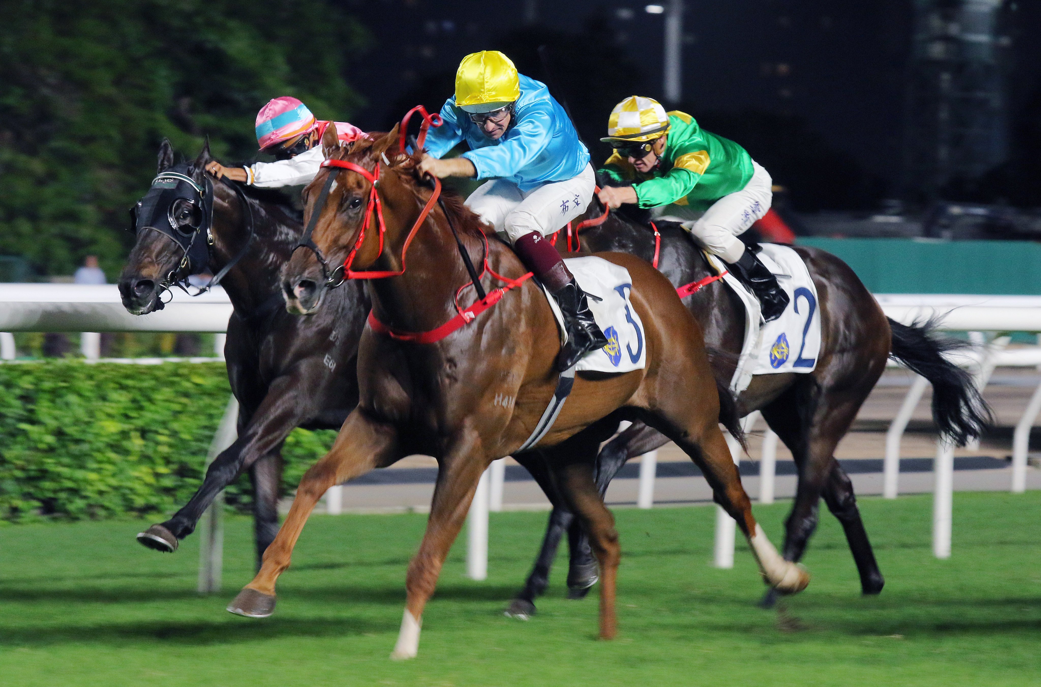 Hugh Bowman guides Wunderbar to his first victory since October. Photos: Kenneth Chan