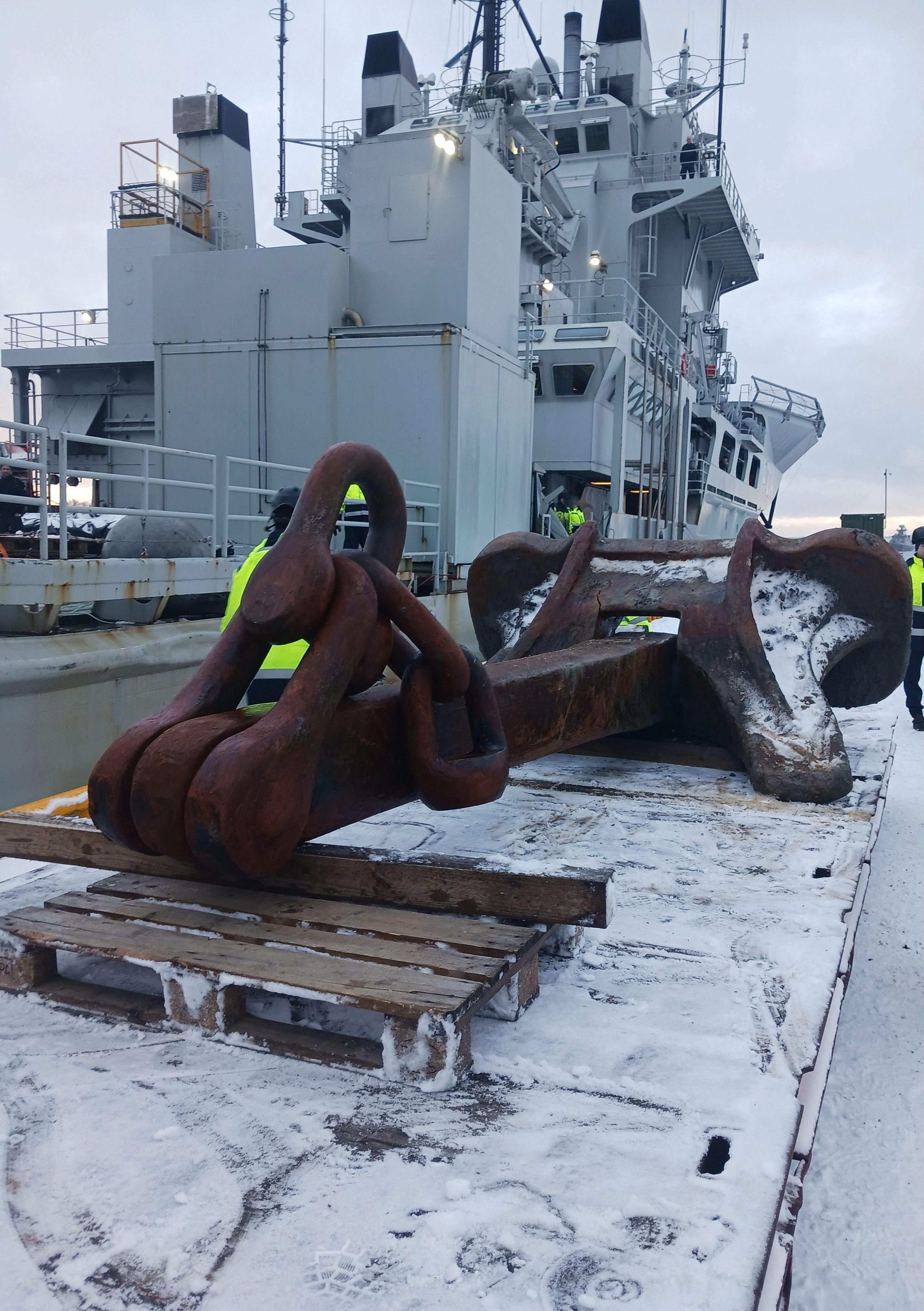 This undated Finnish Border Guard handout picture shows the presumed anchor of the oil tanker Eagle S on the deck of HMS Belos outside Porkkalanniemi, Finland. Photo: AFP