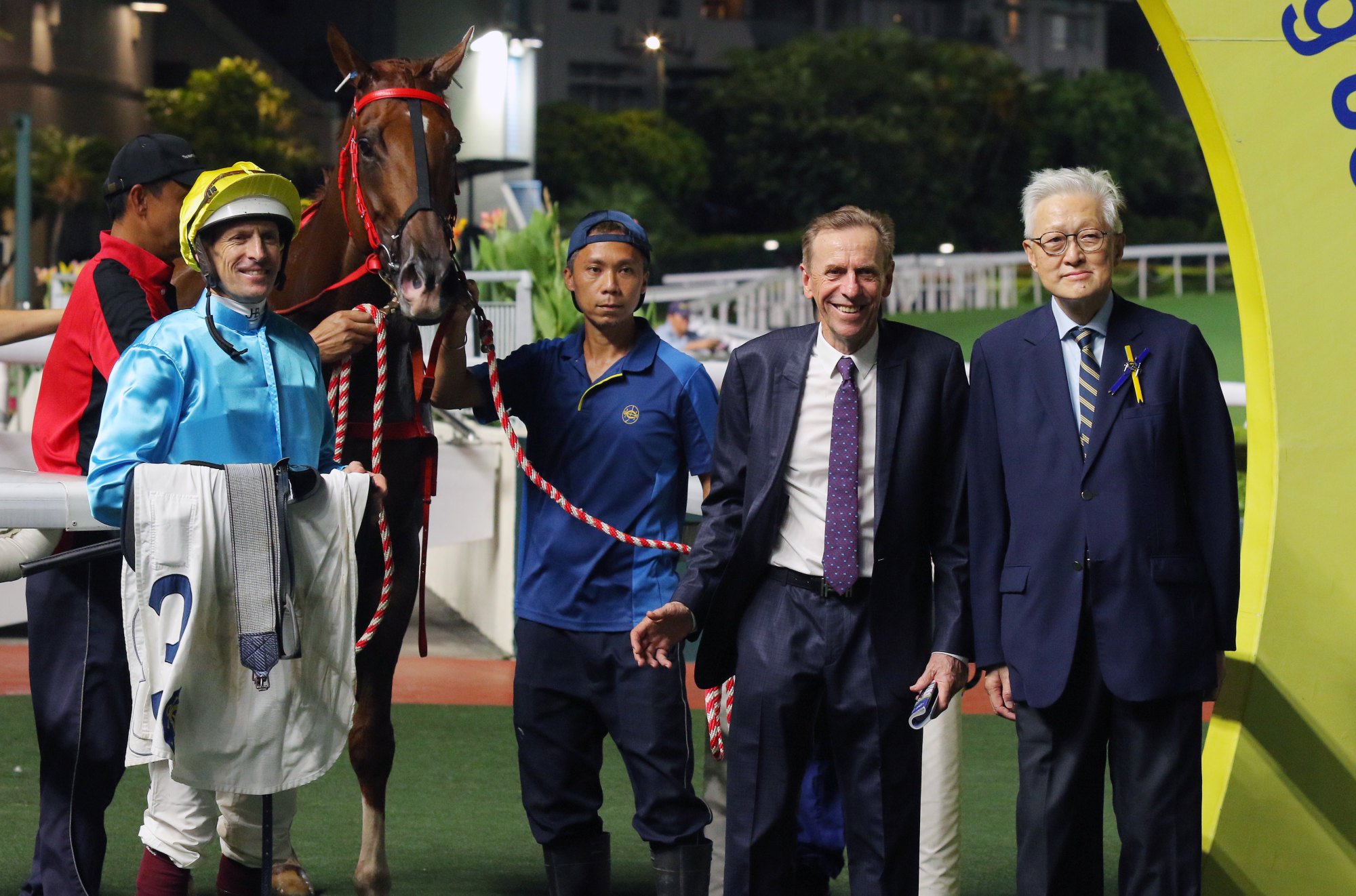 Jockey Hugh Bowman, trainer John Size (second from right) and owner Andrew Li Kwok-nang after Wunderbar’s win.
