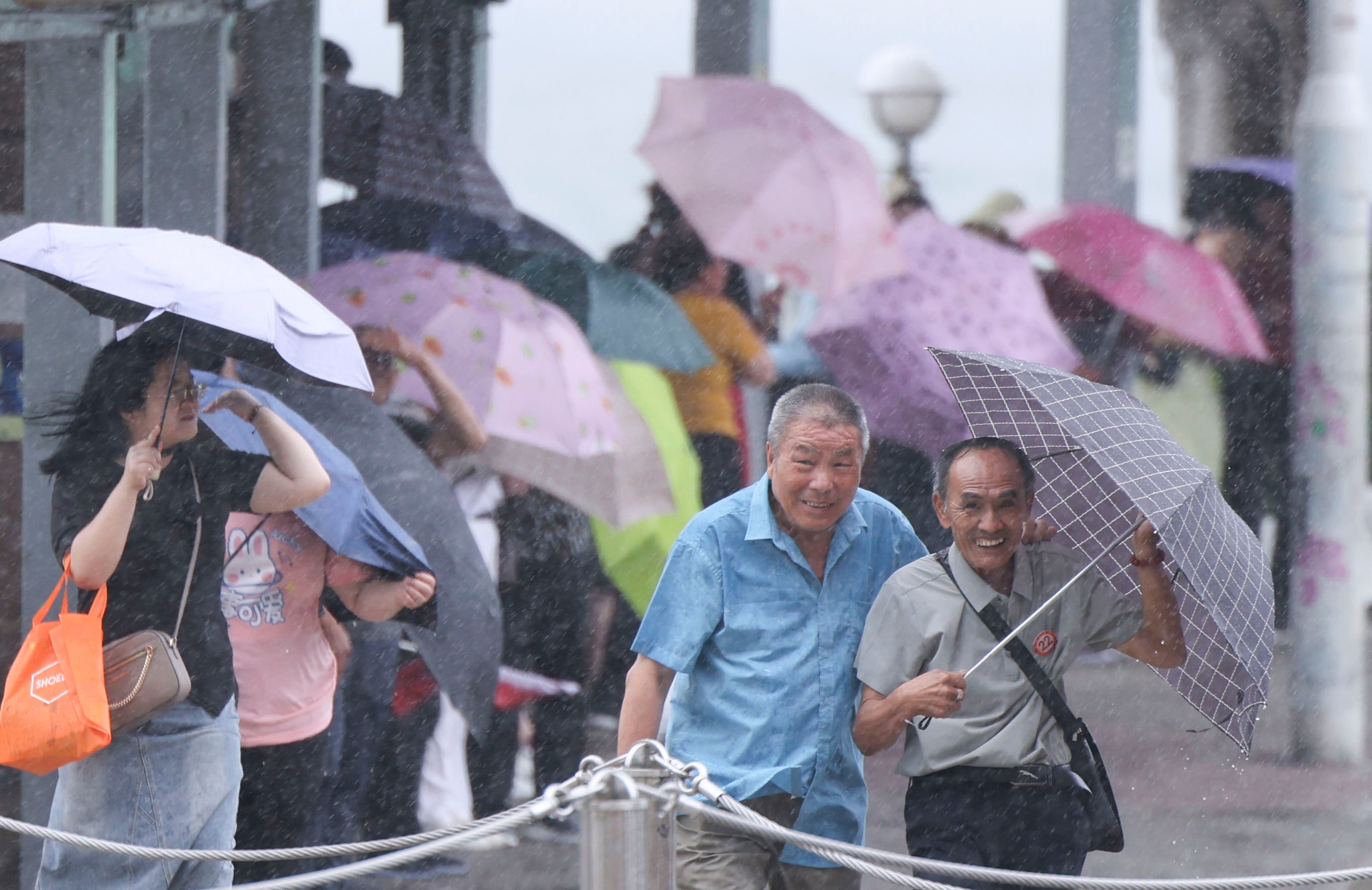 The weather forecaster says it will issue the No 3 typhoon warning signal at 12.20pm on Saturday. Photo: Nora Tam