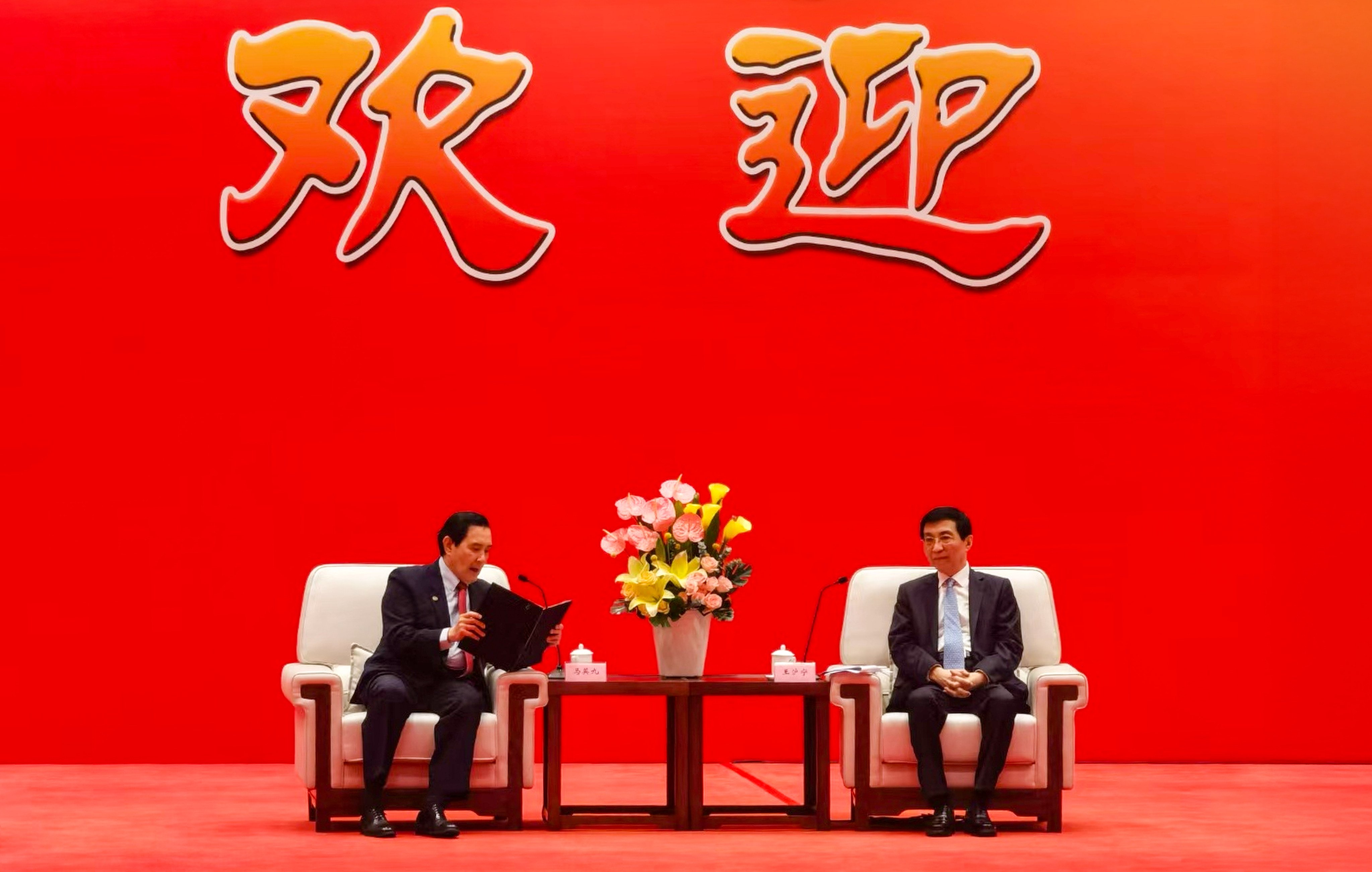 Wang Huning (right), chairman of the Chinese People’s Political Consultative Conference, meets former Taiwanese leader Ma Ying-jeou (left) at the annual Straits Forum in Xiamen, Fujian province on Sunday. Photo: Handout
