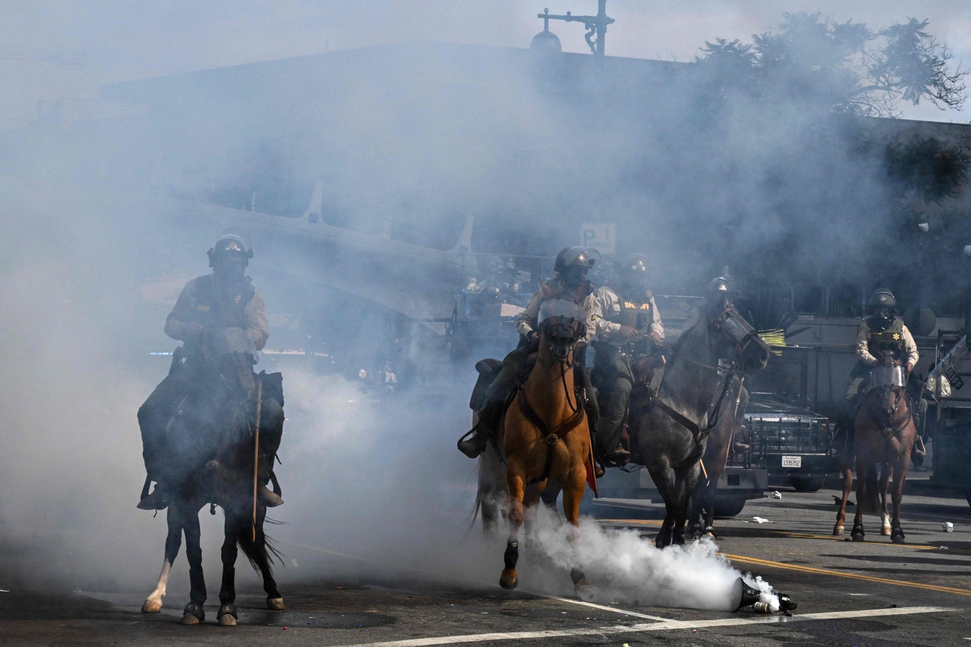 Sheriff’s deputies on horseback try to disperse protesters after unlawful assembly was declared following a “No Kings” rally against the Trump administration in Los Angeles on June 14. Photo: AFP Sheriff’s deputies on horseback try to disperse protesters after unlawful assembly was declared following a “No Kings” rally against the Trump administration in Los Angeles on June 14. Photo: AFP