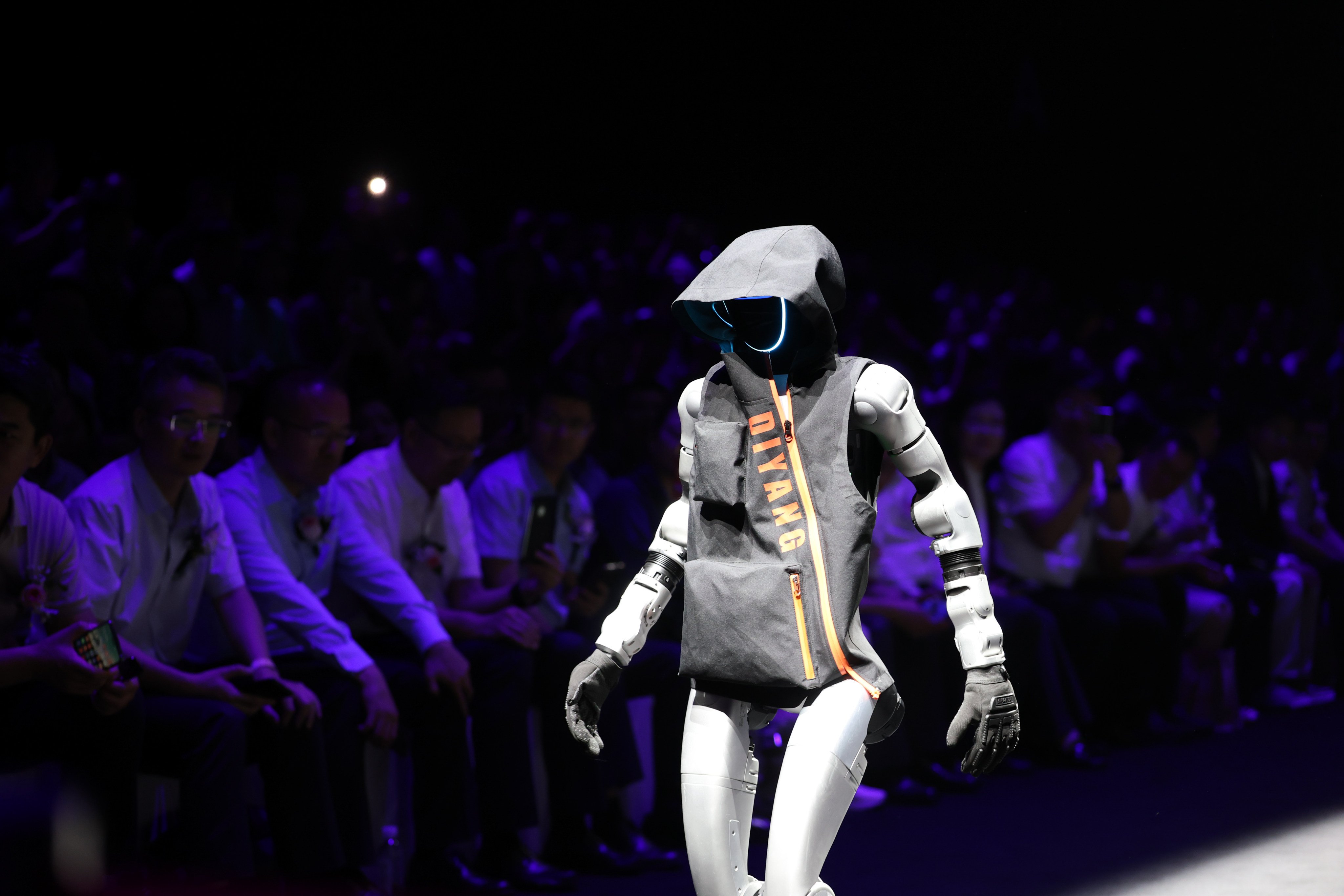 A humanoid robot walks down the runway at a fashion show in Tianjin, northern China. Photo: Xinhua