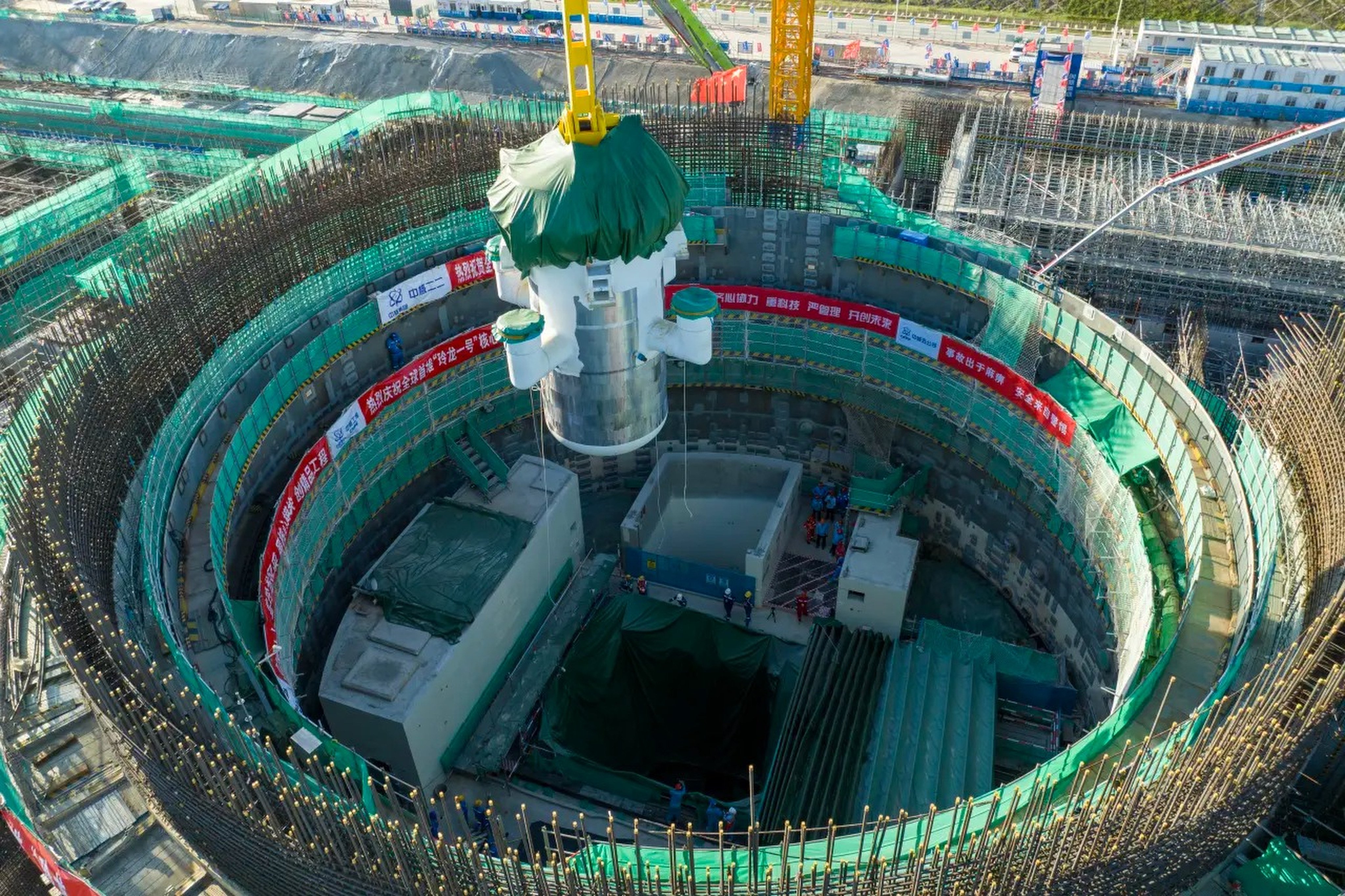Workers install the core module of a new nuclear reactor in southern China’s Hainan province. China is rapidly expanding its nuclear power generation capacity. Photo: Xinhua