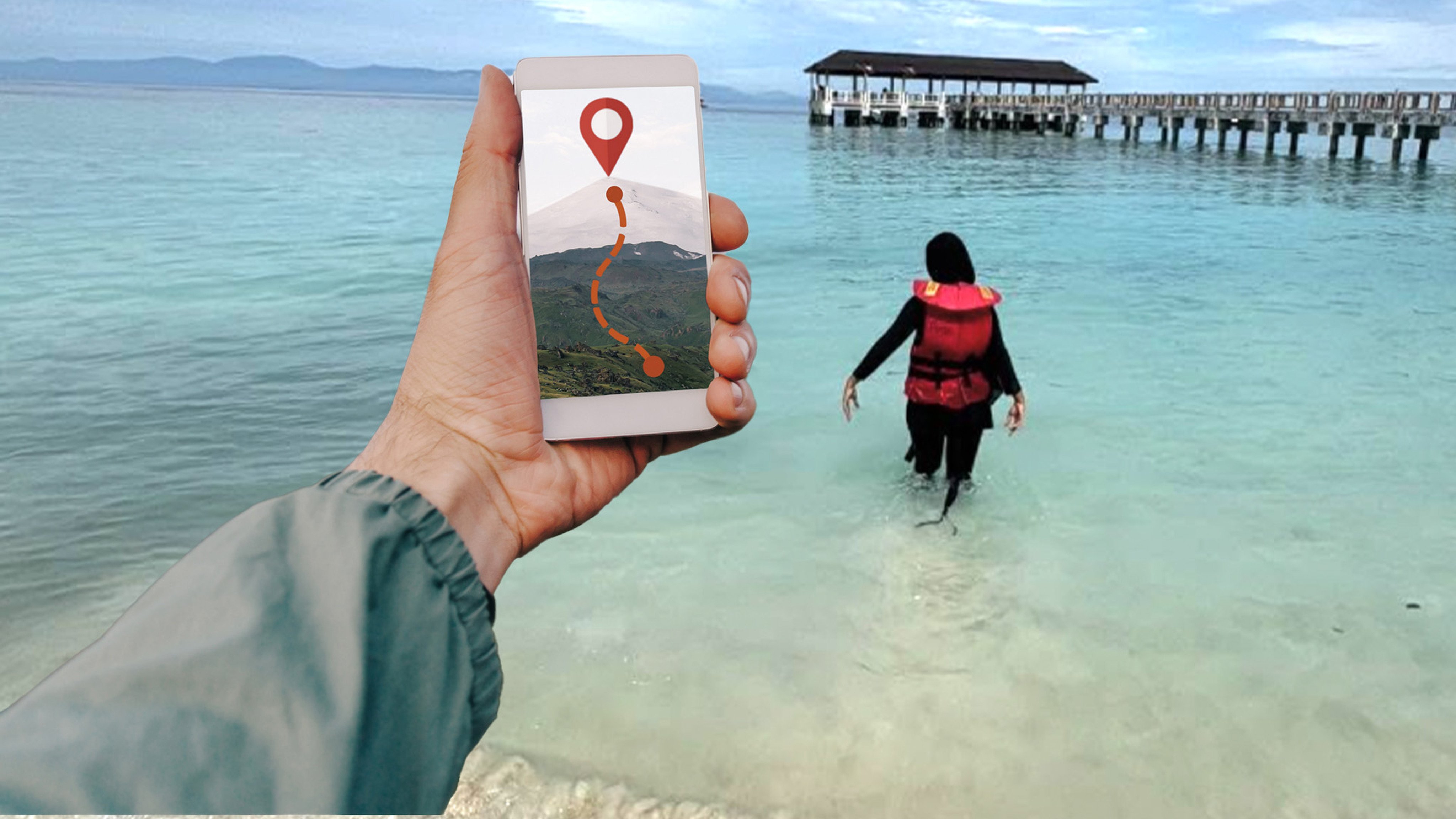 A Malaysian woman has claimed that her boss has demanded she give her live location details while on leave as proof that she is on holiday. Photo: SCMP composite/Shutterstock/thread@_nnadrahhh