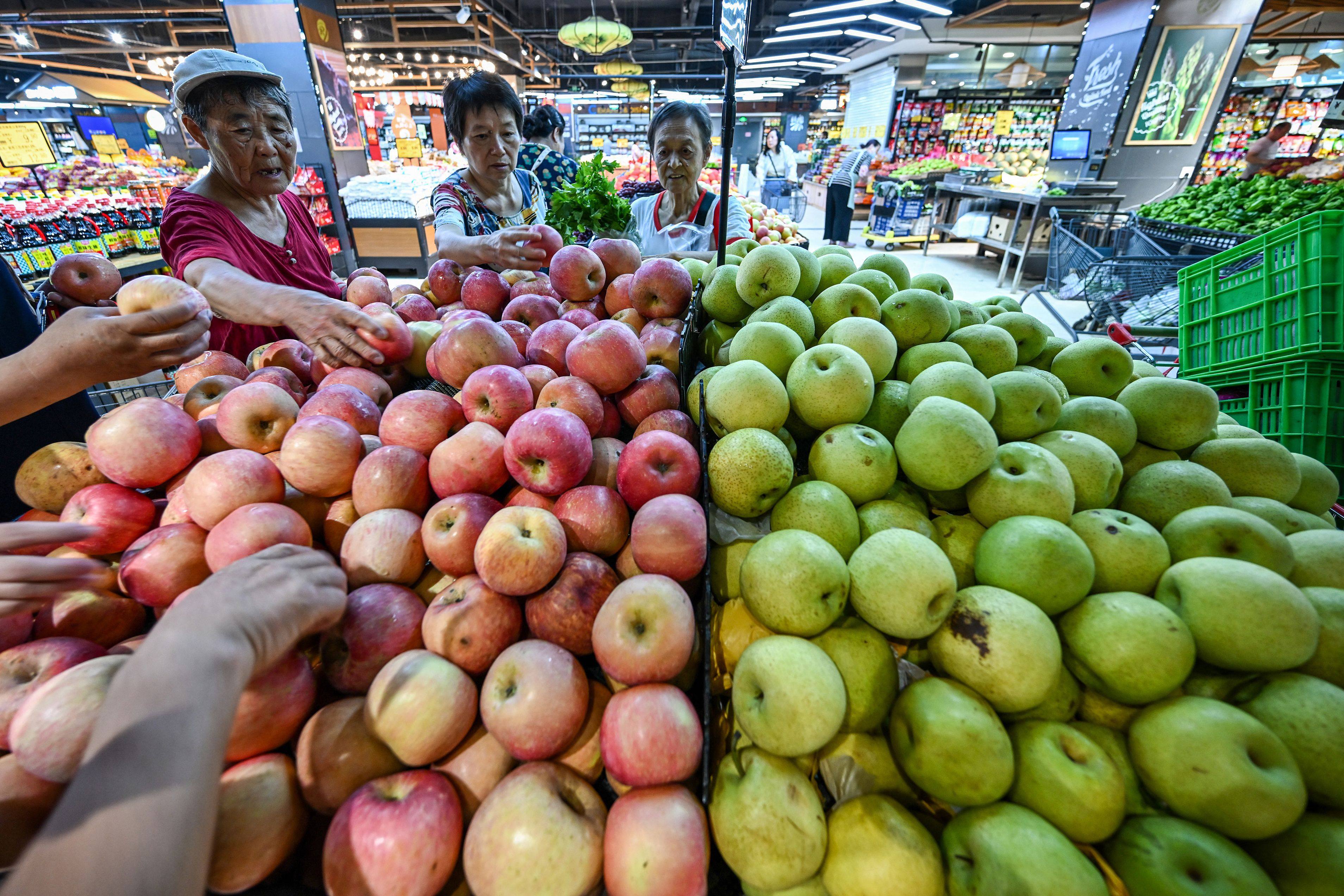 Tests on freshly cut apples suggest the the coating can delay browning and decay even on cut and peeled fruit, according to research findings published in Nature Communications. Photo: AFP
