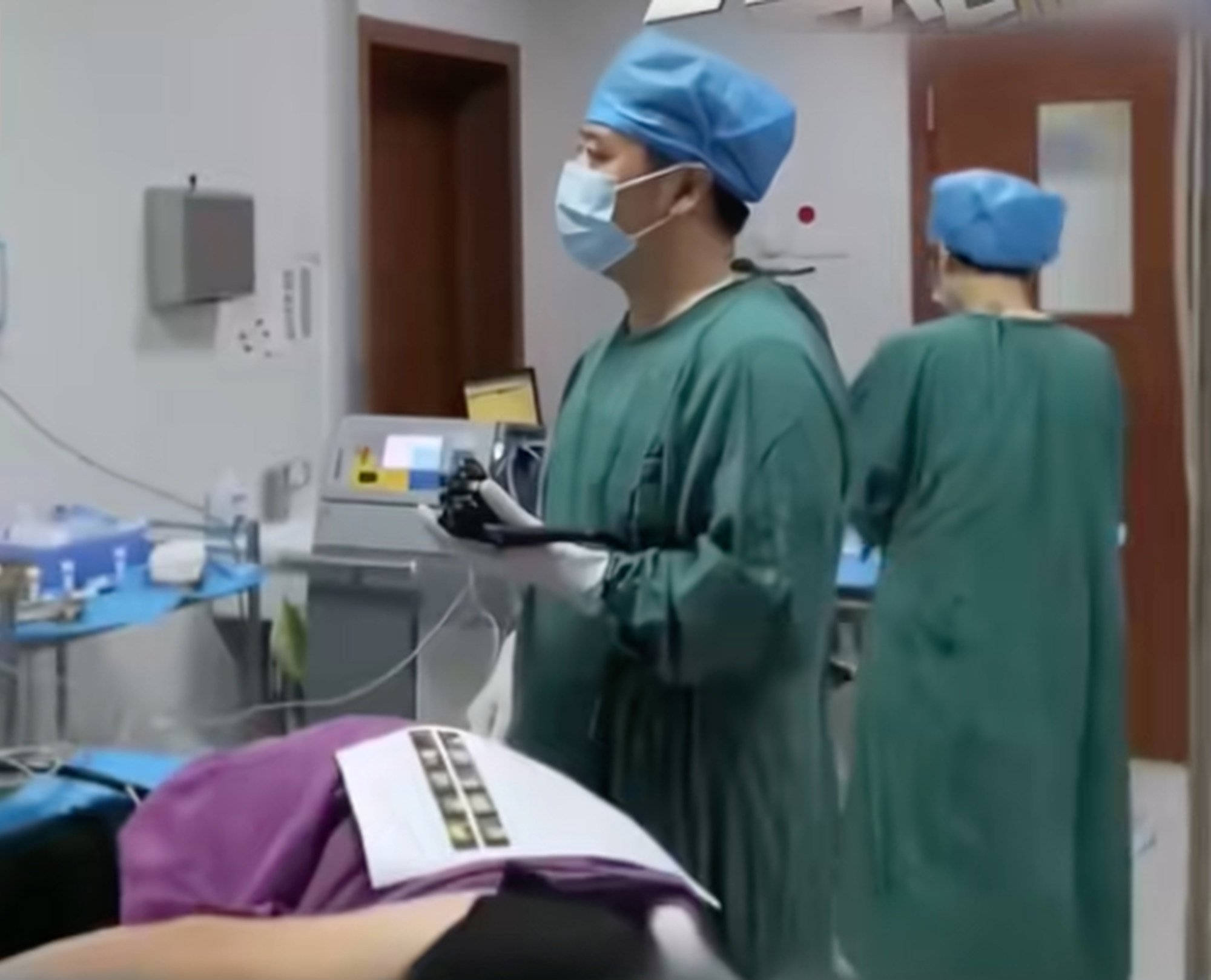 It took doctors 80 minutes to remove the rogue dental implement from the man. Photo: Handout It took doctors 80 minutes to remove the rogue dental implement from the man. Photo: Handout