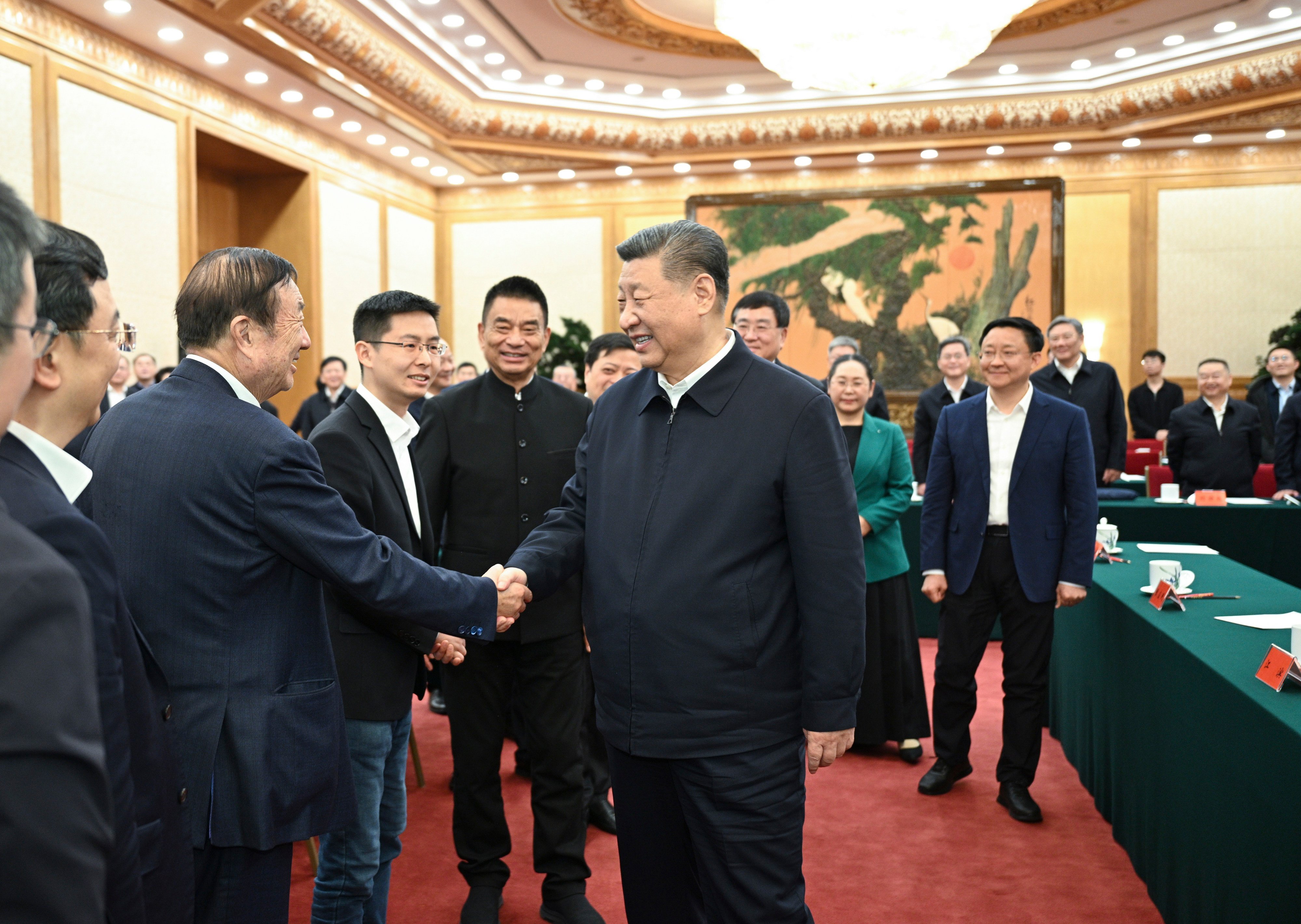Chinese President Xi Jinping shakes hands with Huawei Technologies founder Ren Zhengfei, an open-source advocate, at a meeting of entrepreneurs in Beijing on February 17. Photo: Xinhua