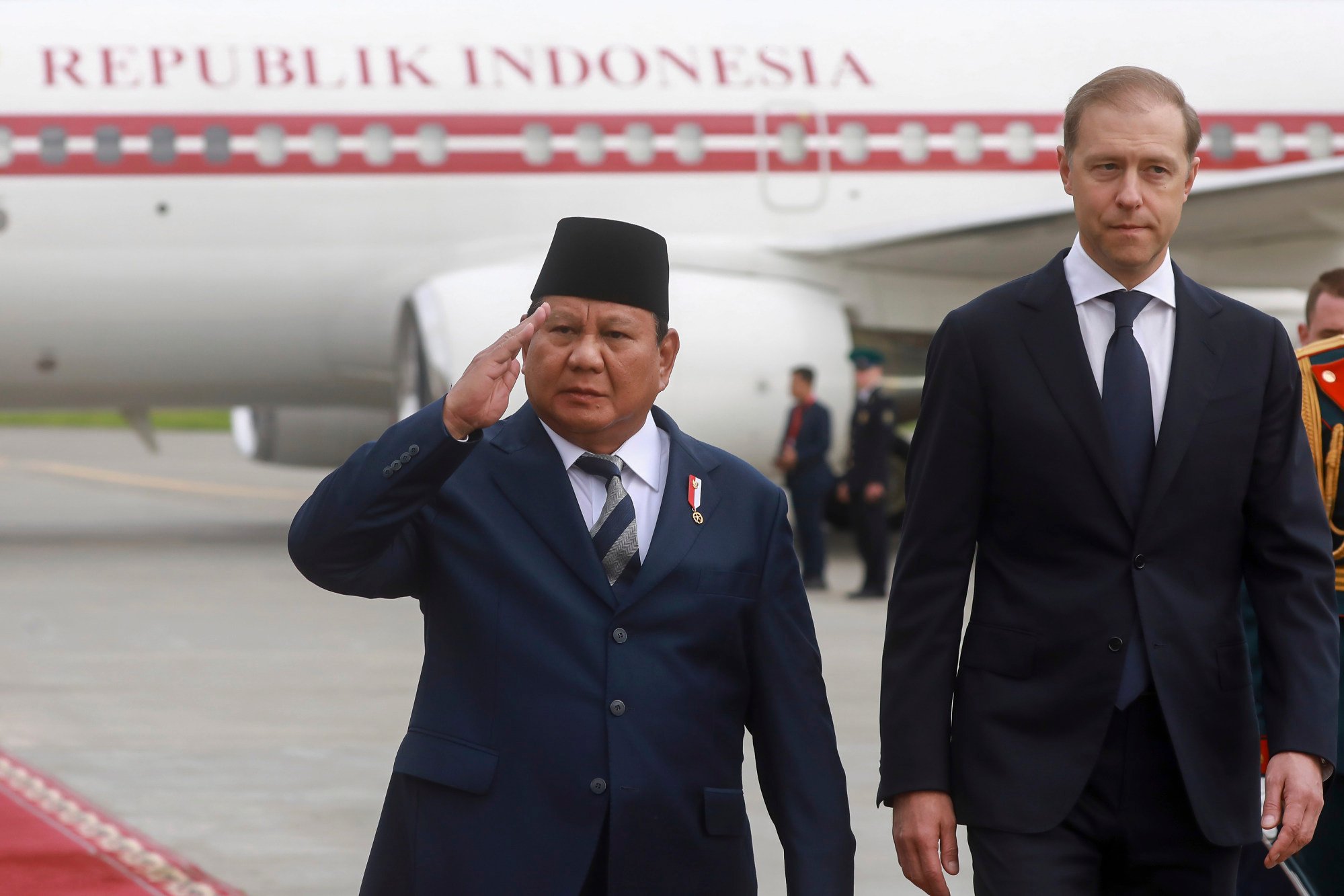 Indonesia’s President Prabowo Subianto arrives at Pulkovo International airport outside St Petersburg on Wednesday. Photo: AP Indonesia’s President Prabowo Subianto arrives at Pulkovo International airport outside St Petersburg on Wednesday. Photo: AP