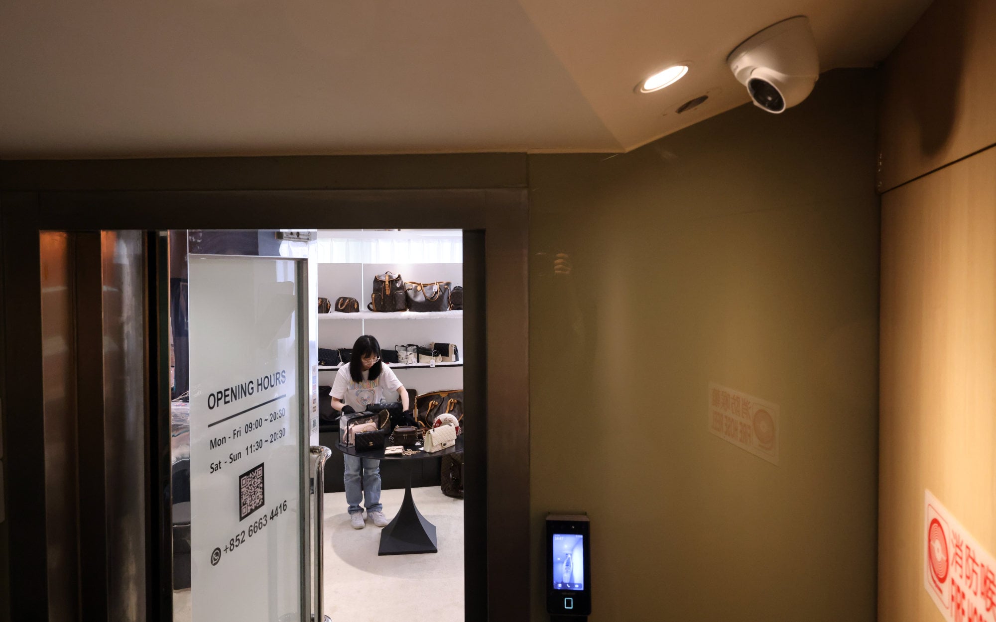 JM Vintage considered banning walk-in customers but dropped the idea due to concerns over business. Photo: Nora Tam