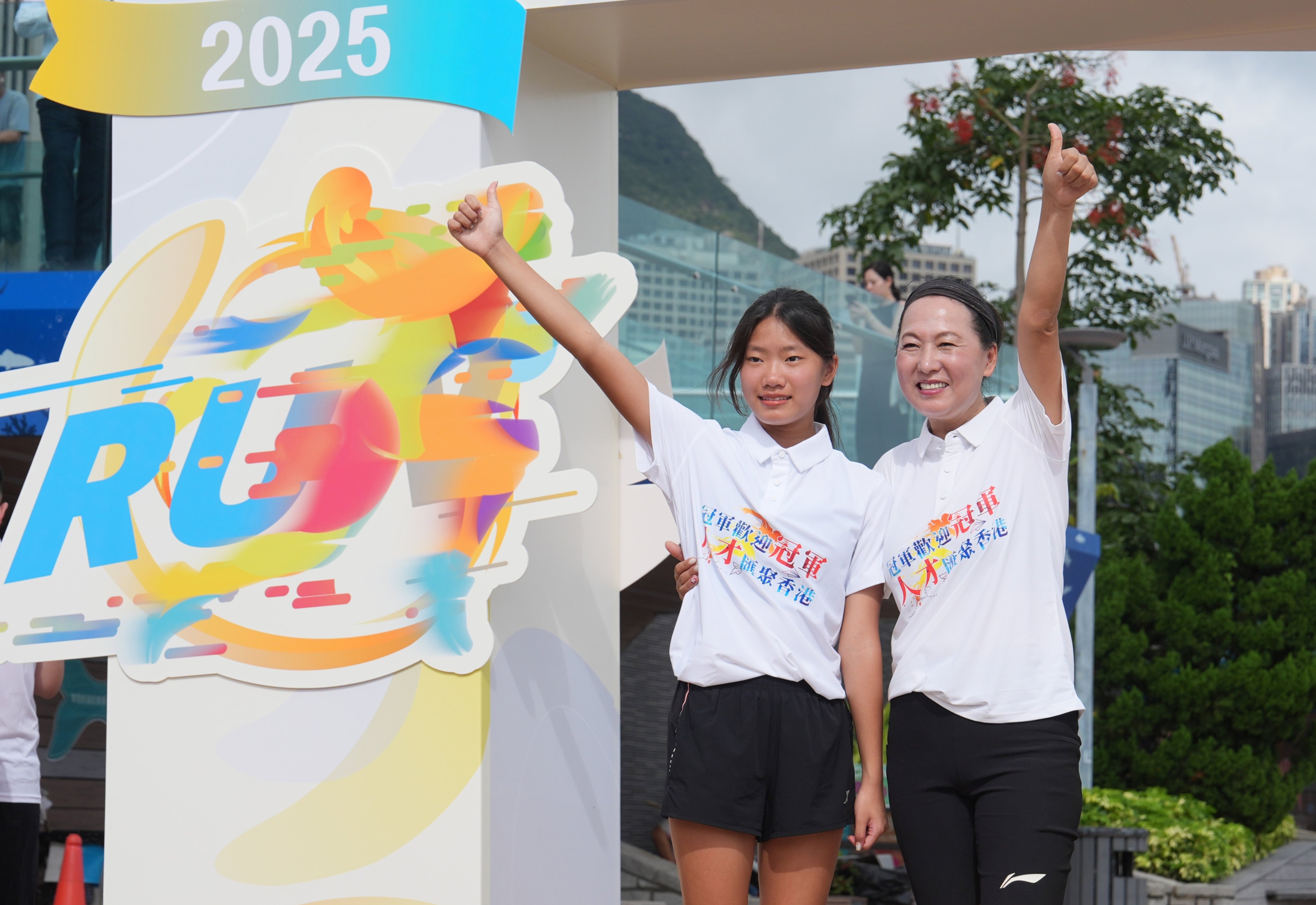 Wang Junxia (right) and daughter Wang Danting pose for pictures before a morning jogging session arranged by the Hong Kong Talent Exchange and Jockey Club. Photo: Elson Li