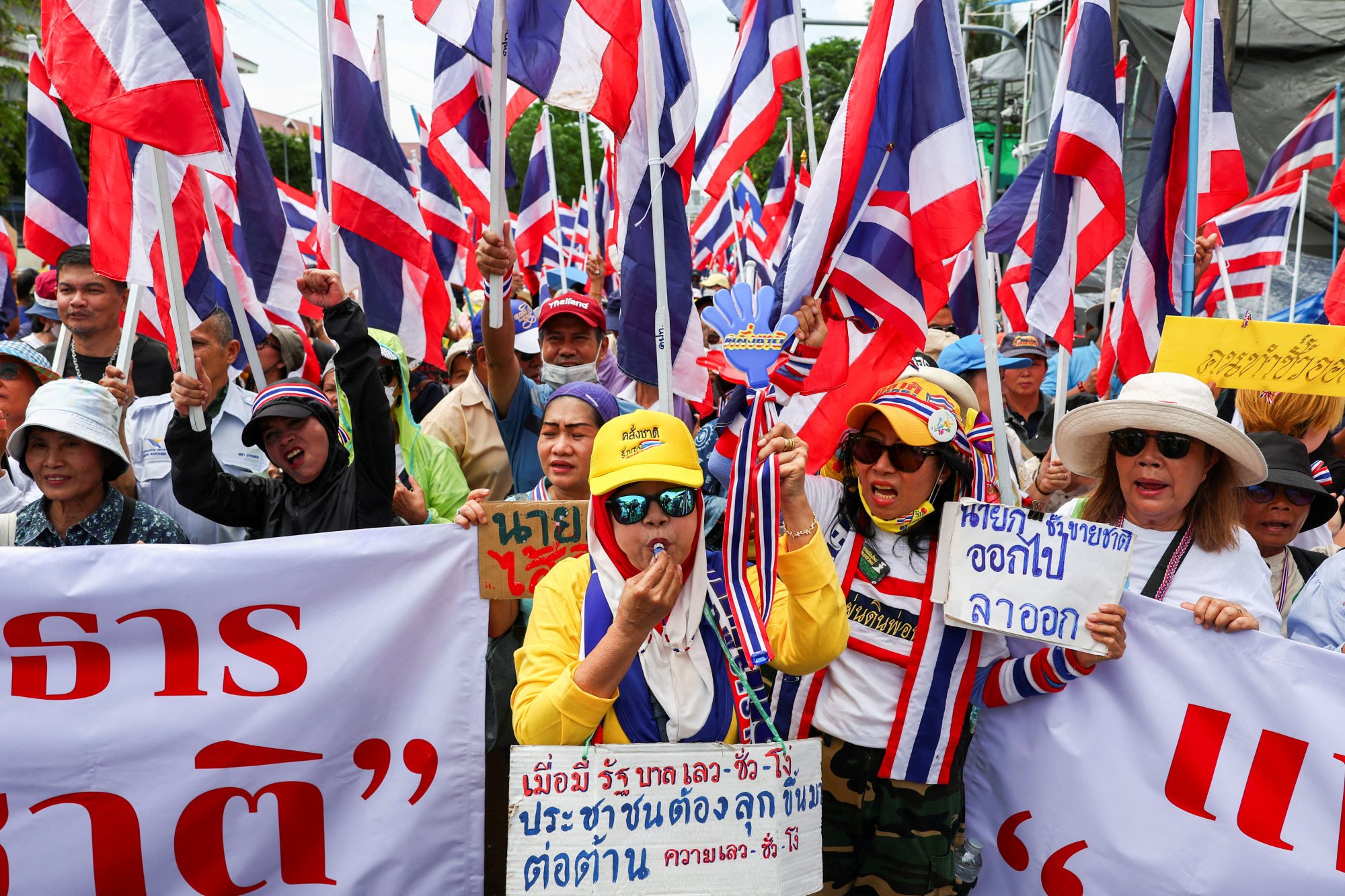 Royalist activists take part in an anti-government protest near Government House in Bangkok, Thailand, on Thursday, amid mounting calls for Prime Minister Paetongtarn Shinawatra to resign. Photo: Reuters Royalist activists take part in an anti-government protest near Government House in Bangkok, Thailand, on Thursday, amid mounting calls for Prime Minister Paetongtarn Shinawatra to resign. Photo: Reuters