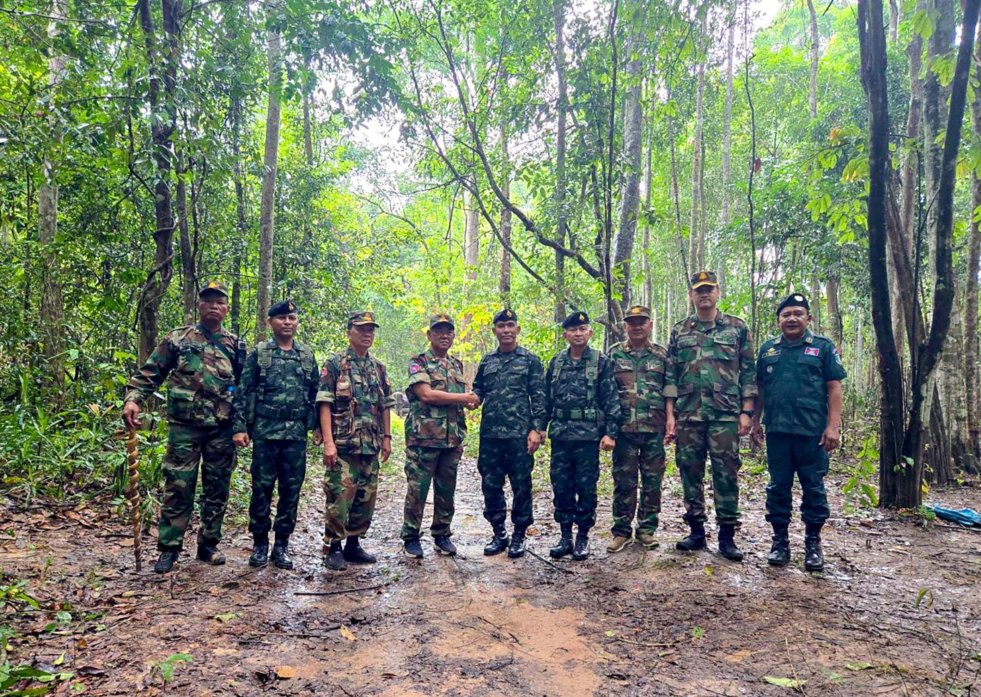 Representatives of the Royal Thai Army and the Royal Cambodian Army shake hands during military talks near the disputed border between their countries on June 8. Photo: EPA-EFE