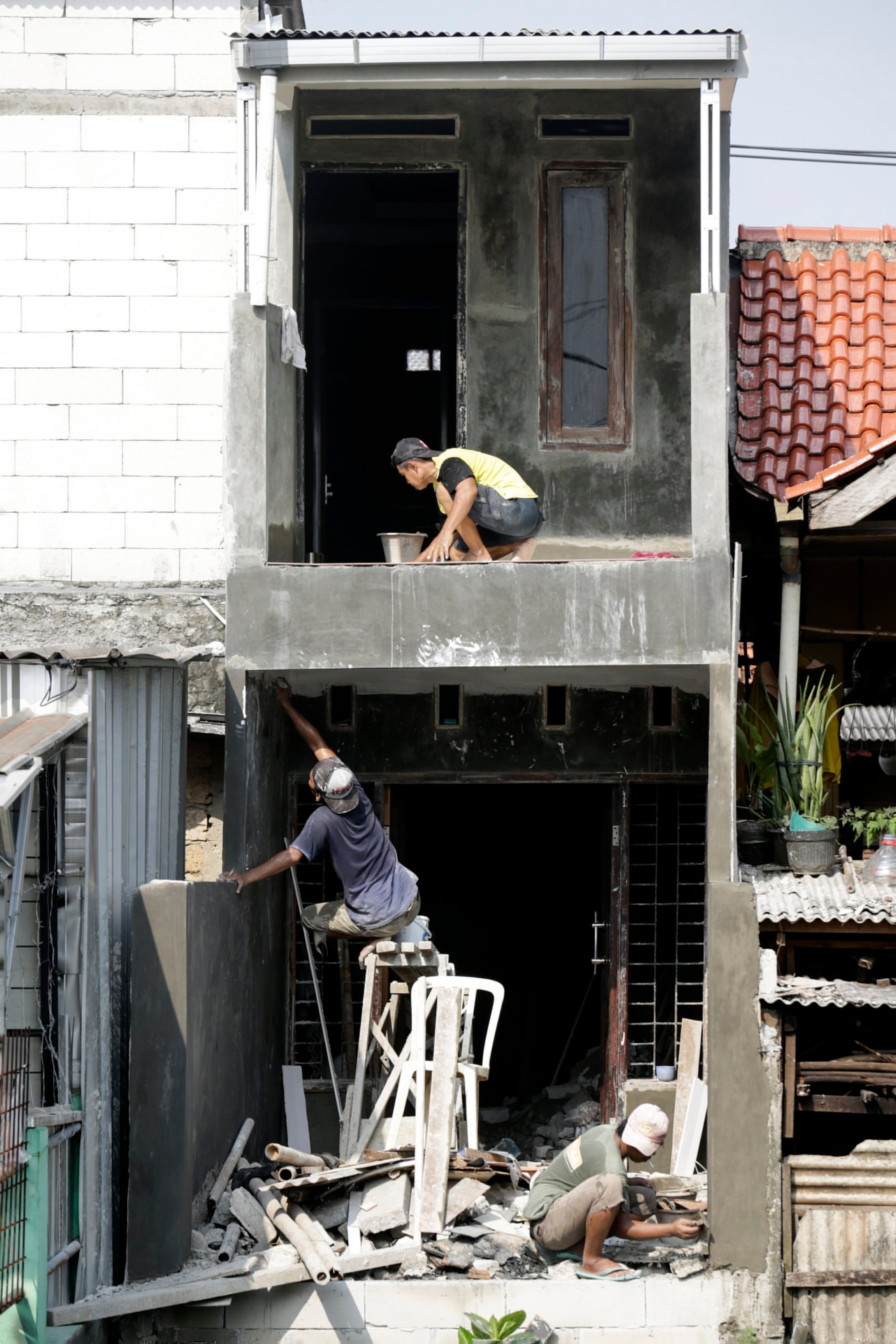 Indonesian workers build a house in Depok, West Java, last year. President Prabowo Subianto has set a target of building 3 million subsidised housing units during his time in office. Photo: EPA-EFE Indonesian workers build a house in Depok, West Java, last year. President Prabowo Subianto has set a target of building 3 million subsidised housing units during his time in office. Photo: EPA-EFE