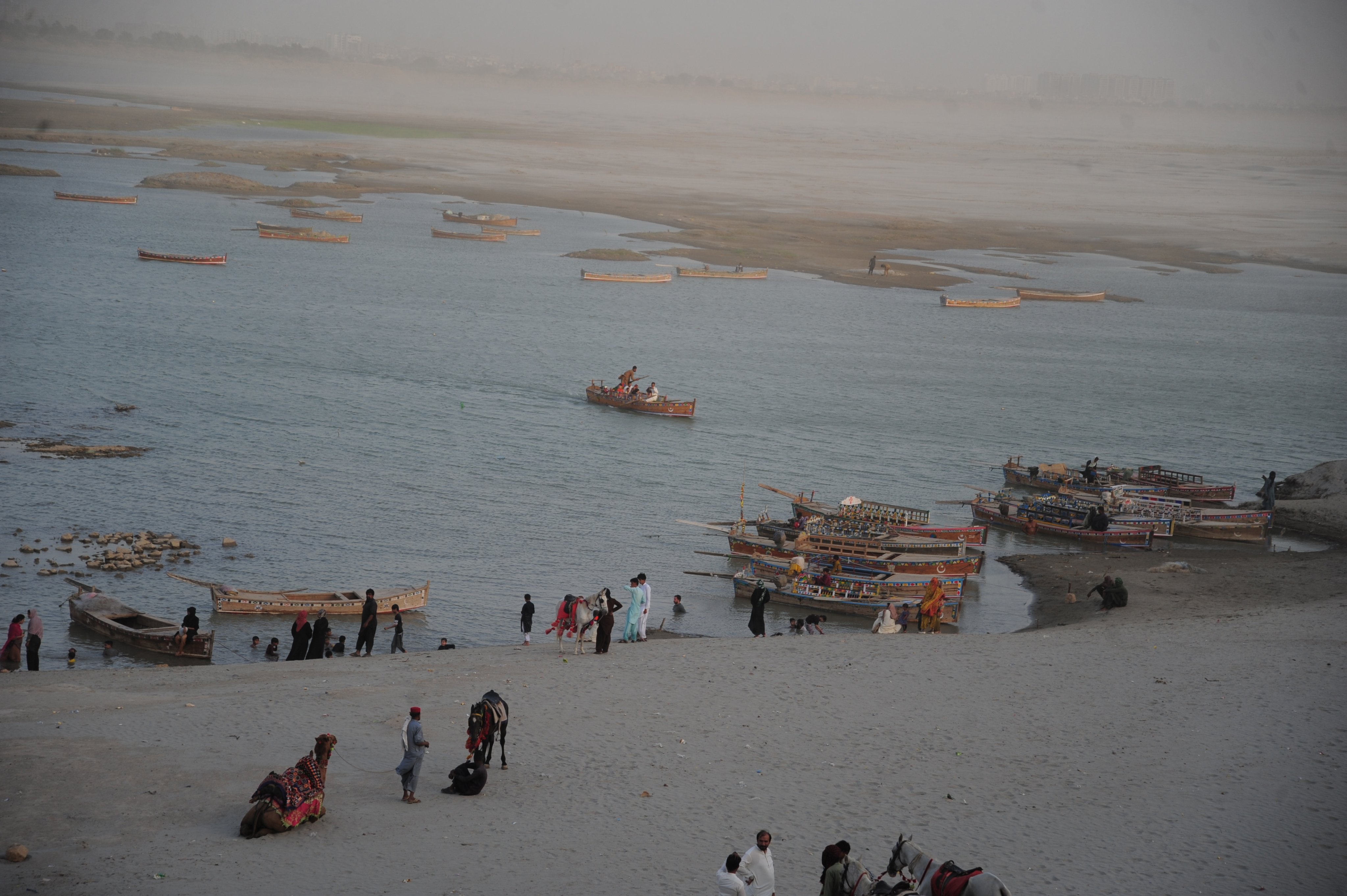 People gather at the Indus River near Hyderabad, Sindh province, Pakistan, on May 1. Photo: EPA-EFE