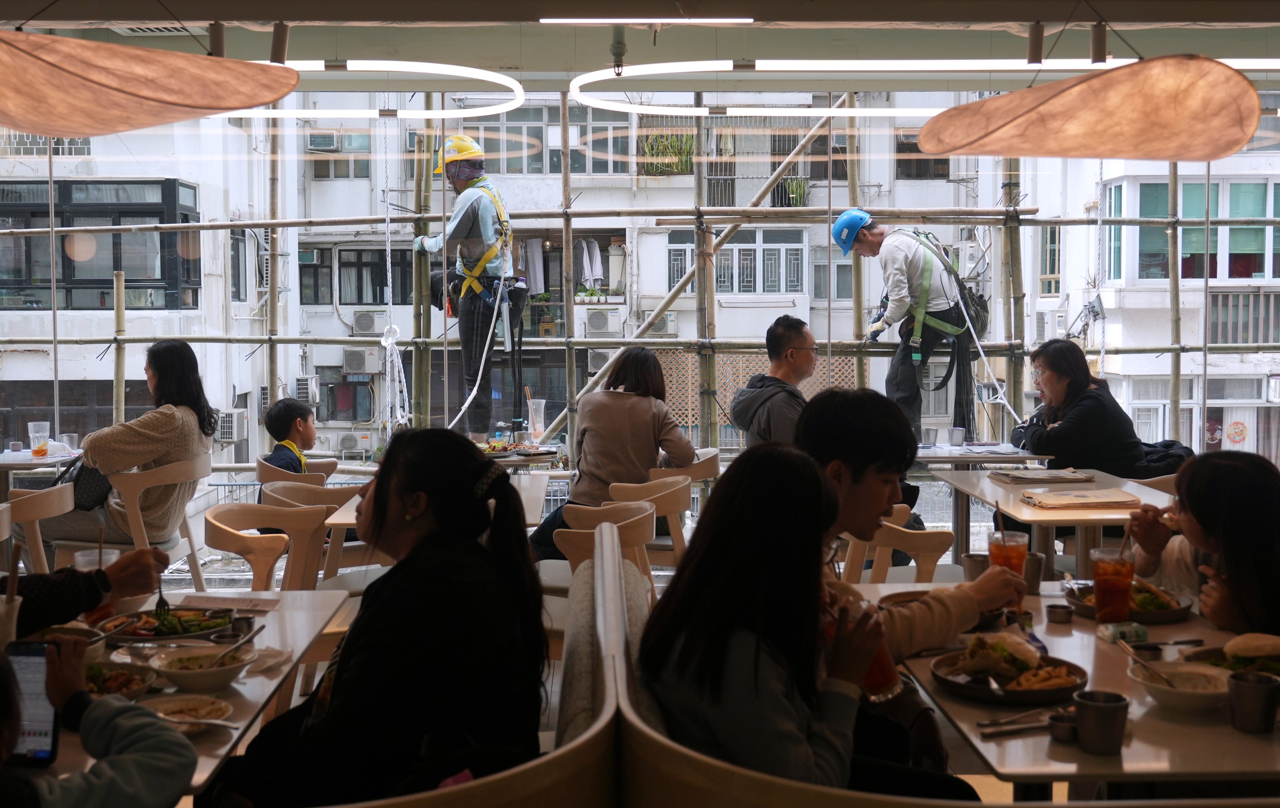 Construction workers balance on scaffolding at Causeway Place shopping centre. Hong Kong’s unemployment rate reached a 30-month high of 3.5 per cent for the March to May period. Photo: Sam Tsang