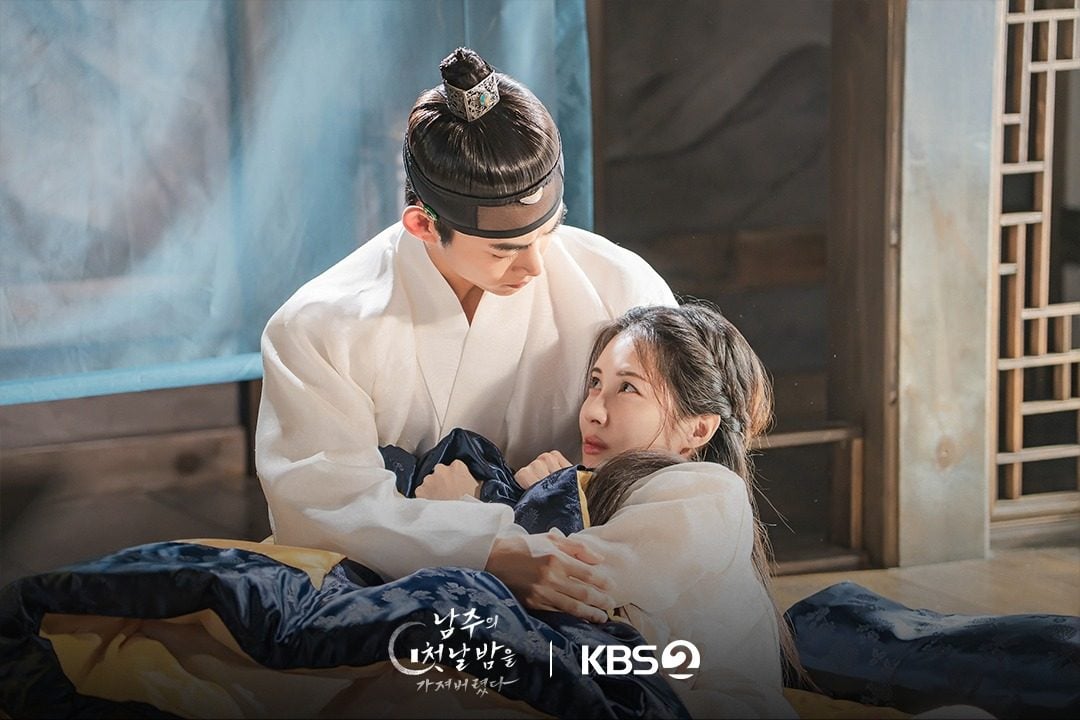 Ok Taec-yeon (left) and Seohyun in a still from The First Night with the Duke.