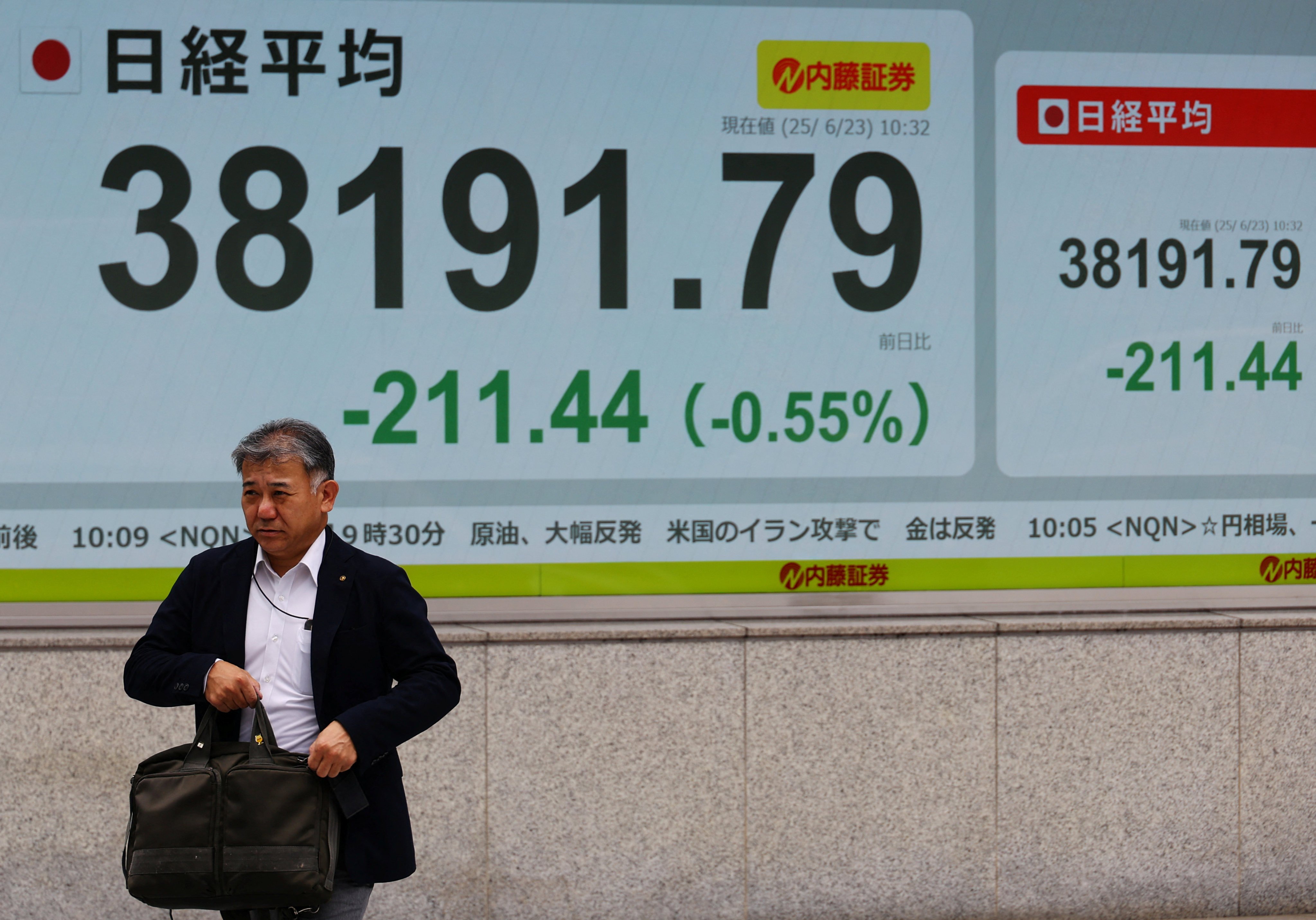 A Tokyo brokerage showing the decline of the Nikkei225 index on June 23, 2025. Photo: Reuters
