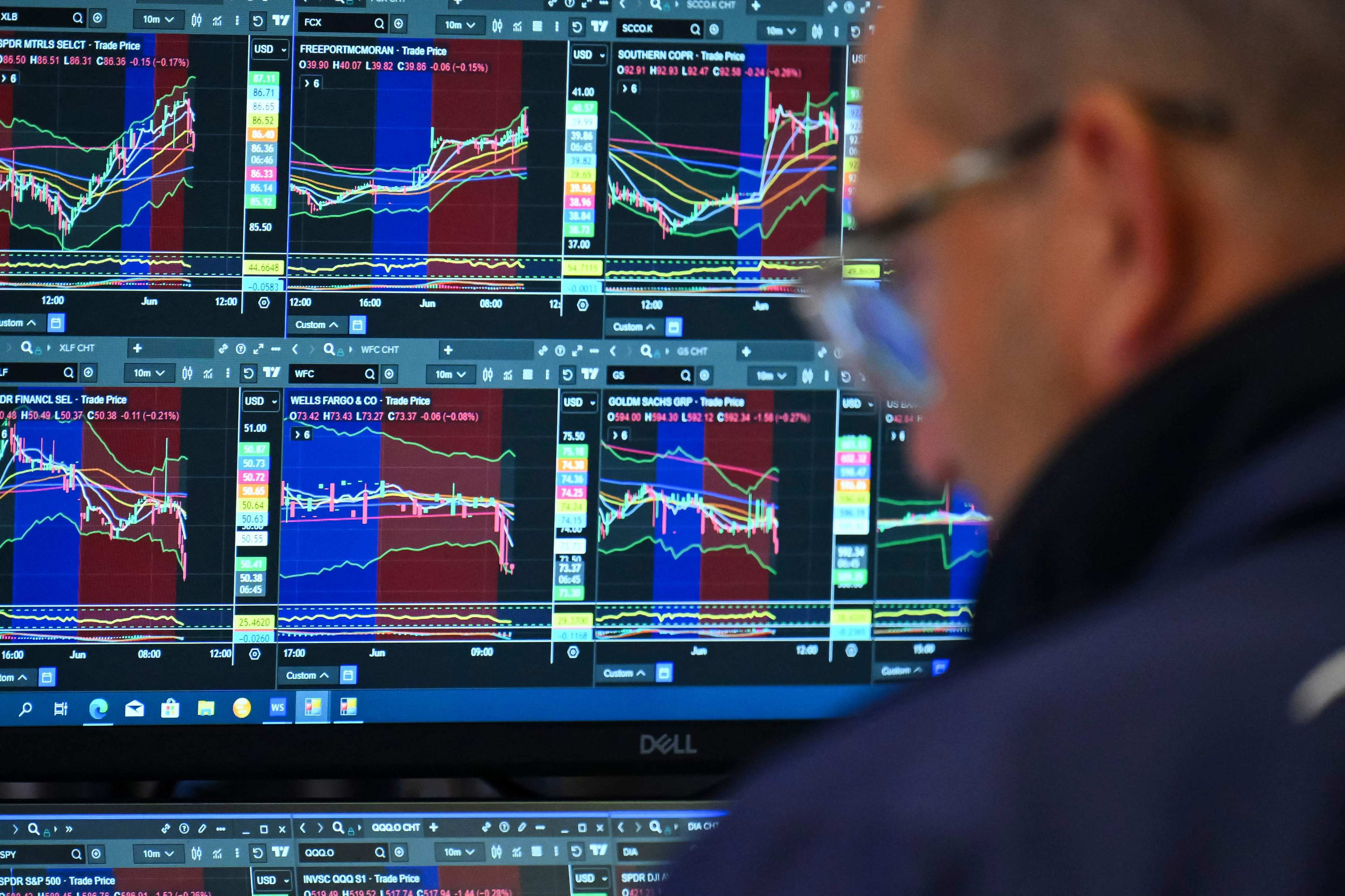 A trader works on the floor of the New York Stock Exchange (NYSE) at the opening bell on June 2, 2025, in New York City. Photo: AFP