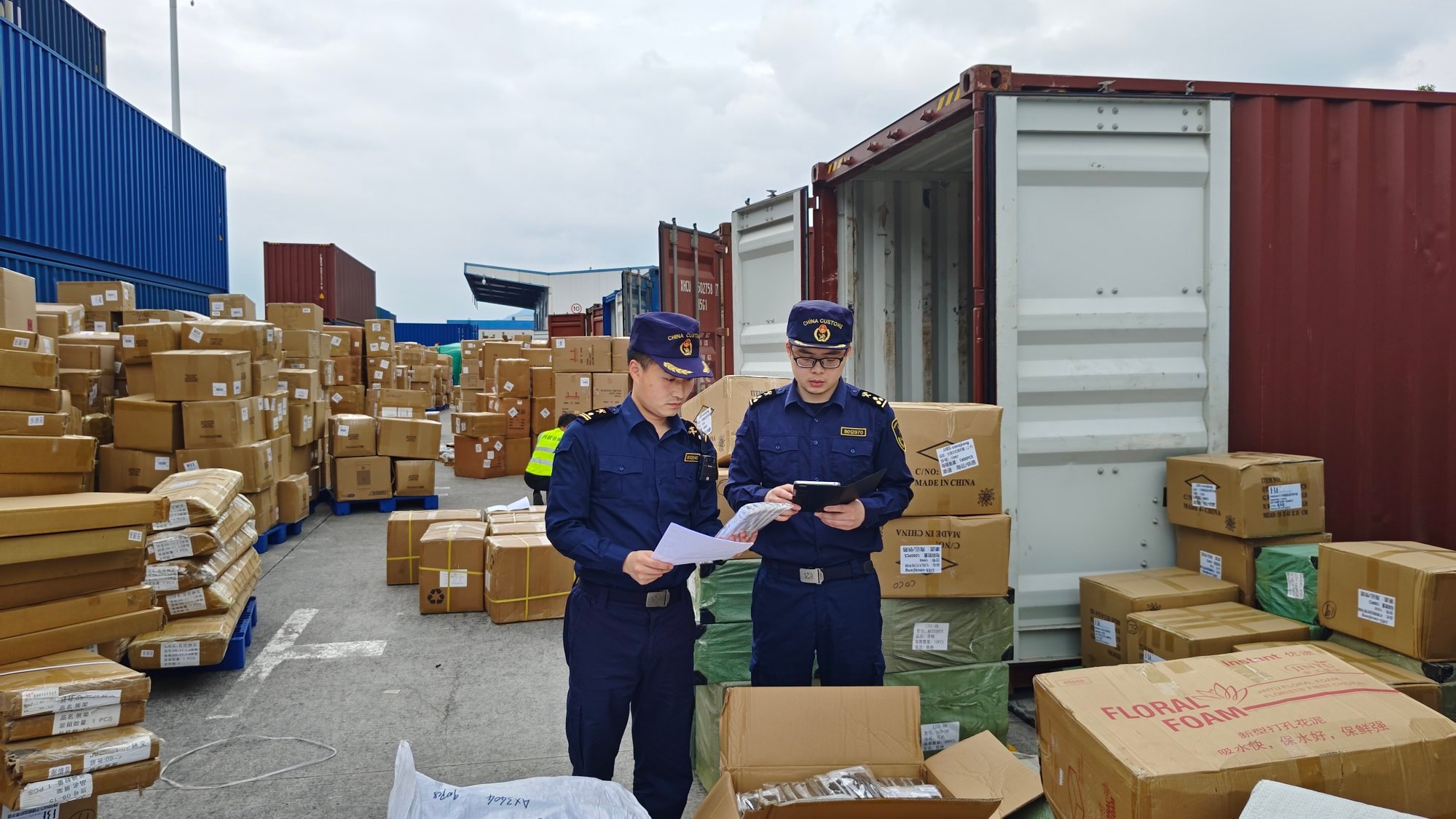 Customs officers check goods waiting to be exported via China-Europe freight trains at the Tuanjiecun Station in the Chongqing International Logistics Hub Park in southwest China’s Chongqing Municipality on May 3, 2024. Photo: Xinhua Customs officers check goods waiting to be exported via China-Europe freight trains at the Tuanjiecun Station in the Chongqing International Logistics Hub Park in southwest China’s Chongqing Municipality on May 3, 2024. Photo: Xinhua