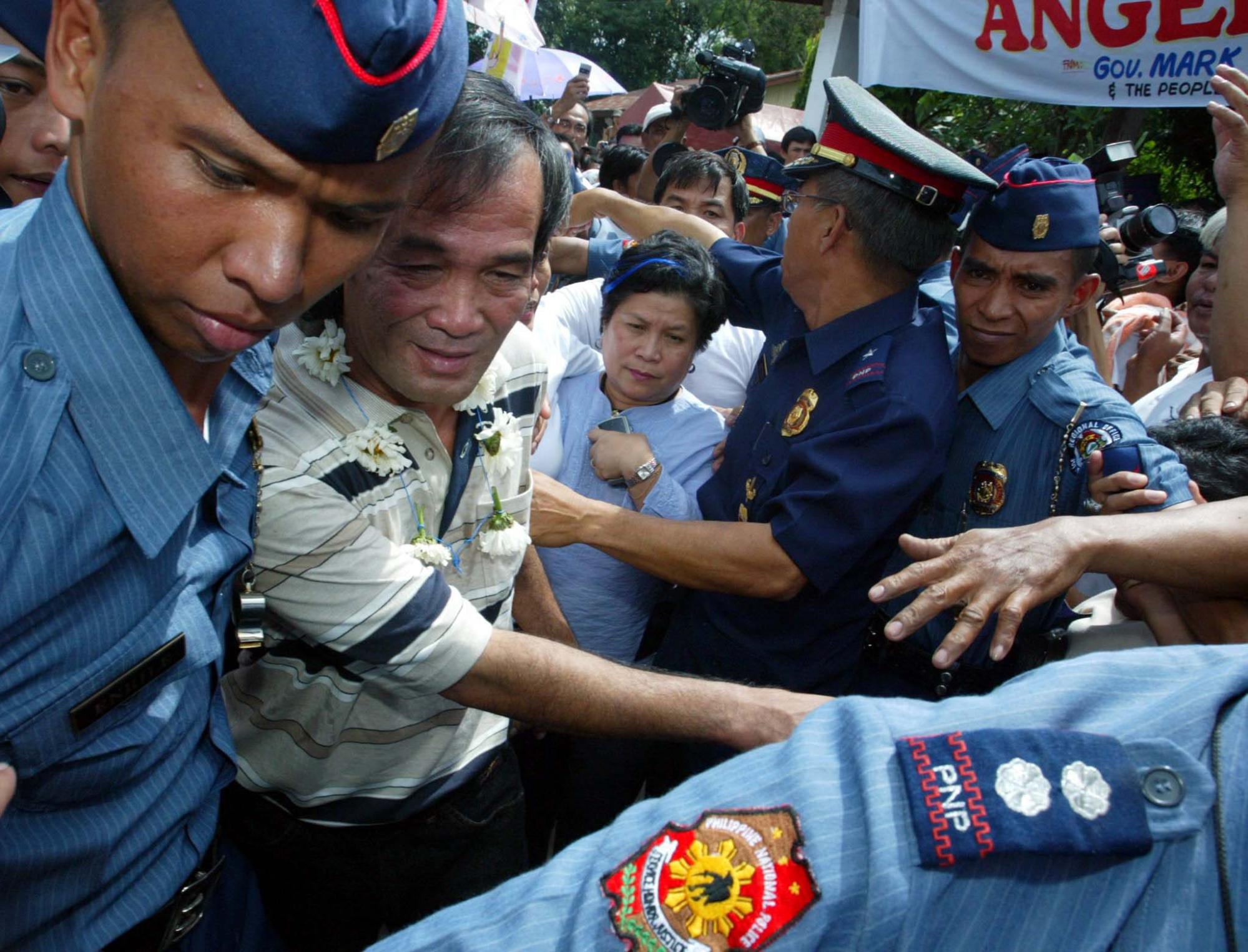 Angelo dela Cruz, a Filipino truck driver, returned to his hometown in Pampanga in 2004 after he was captured and freed in Iraq. Photo: EPA Angelo dela Cruz, a Filipino truck driver, returned to his hometown in Pampanga in 2004 after he was captured and freed in Iraq. Photo: EPA