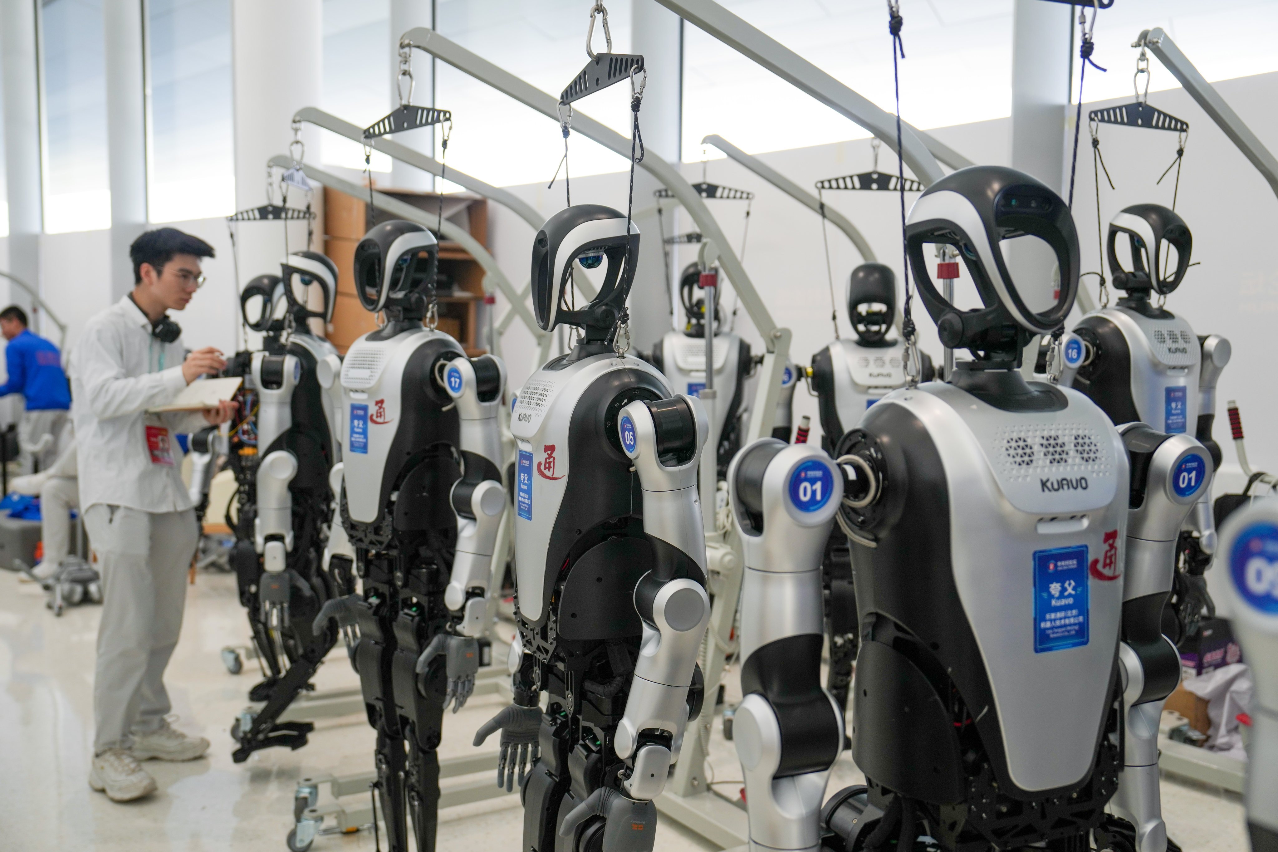 A machinist debugs humanoid robots at Zhongguancun International Innovation Center in Beijing, China. Photo: Xinhua