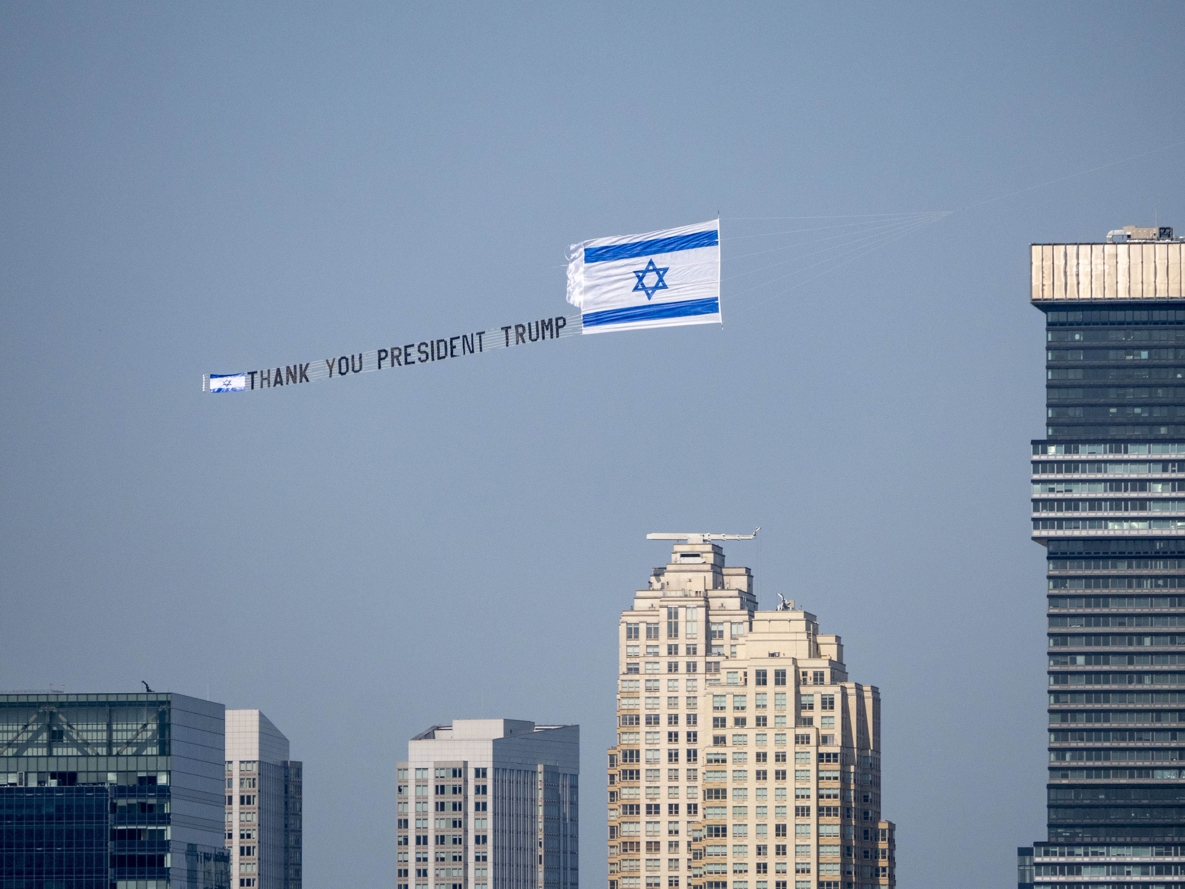 Israeli flags and the message “Thank You President Trump” are flown over Jersey City by a small plane on Monday. Photo: dpa