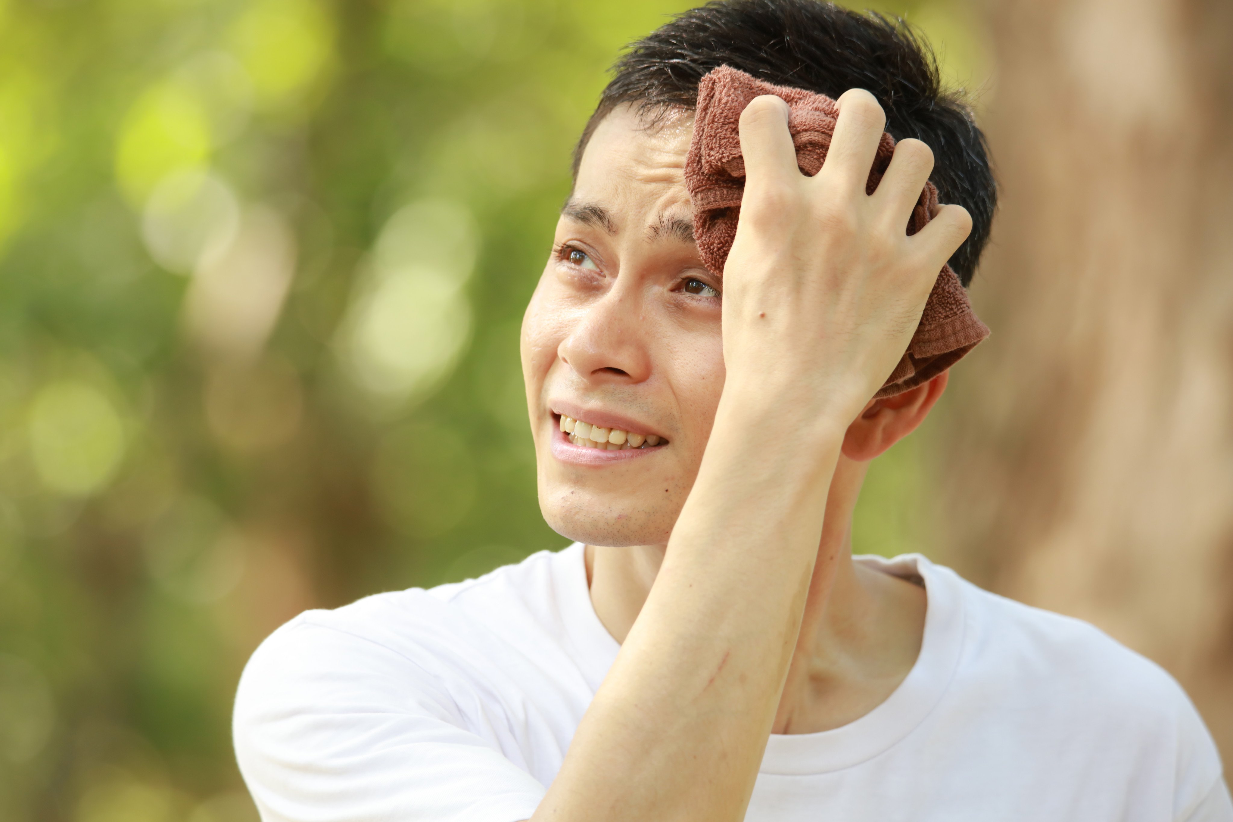 Your brain tries to keep your body within a degree or two of 37 degrees Celsius, and does so by triggering sweat. When sweat dries, it carries away heat from your body’s surface.
Photo: Shutterstock