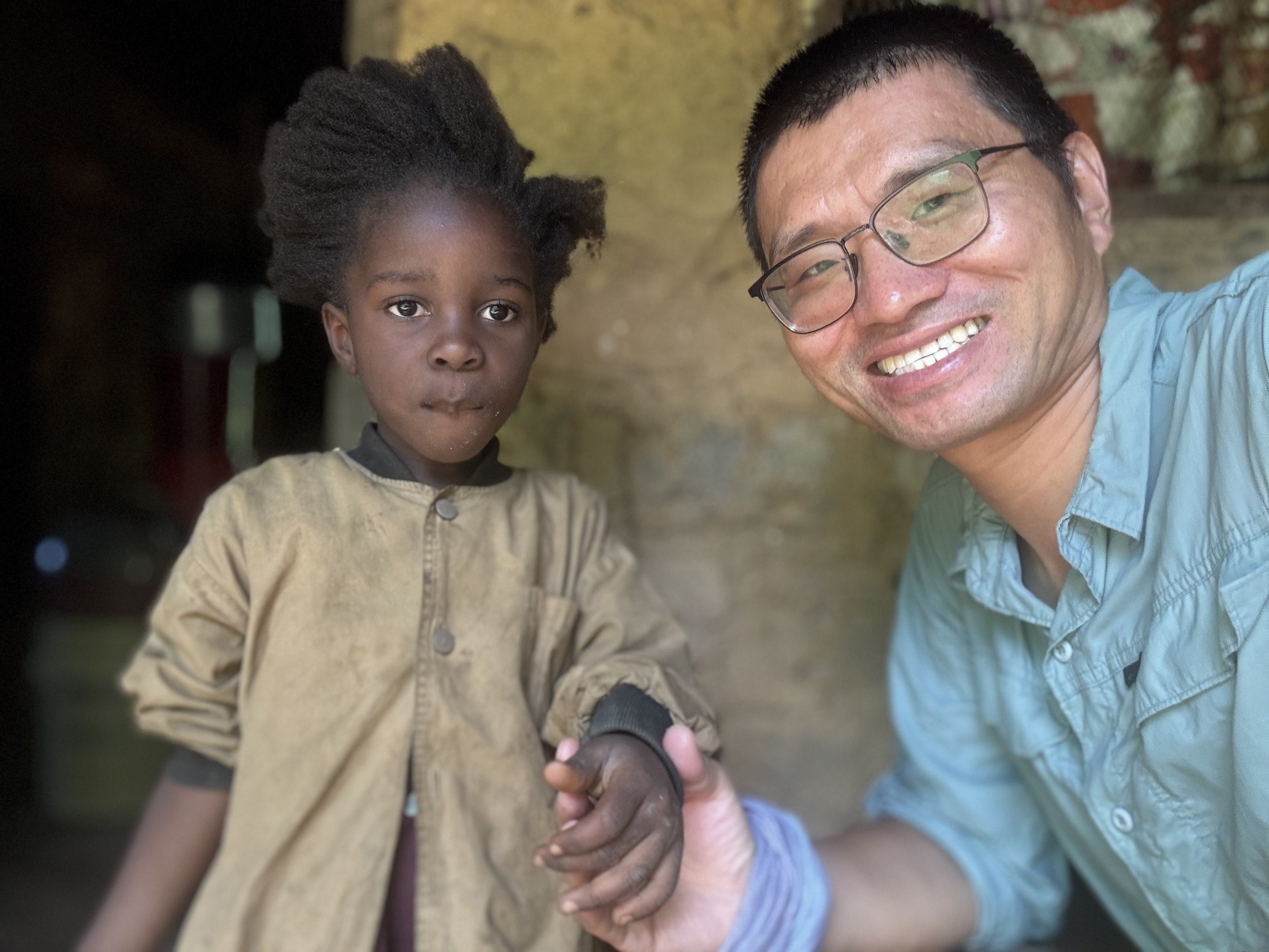 Zhang Junqiao is pictured while offering free medical consultations on Pemba Island, Tanzania, in December 2024. Photo: Xinhua