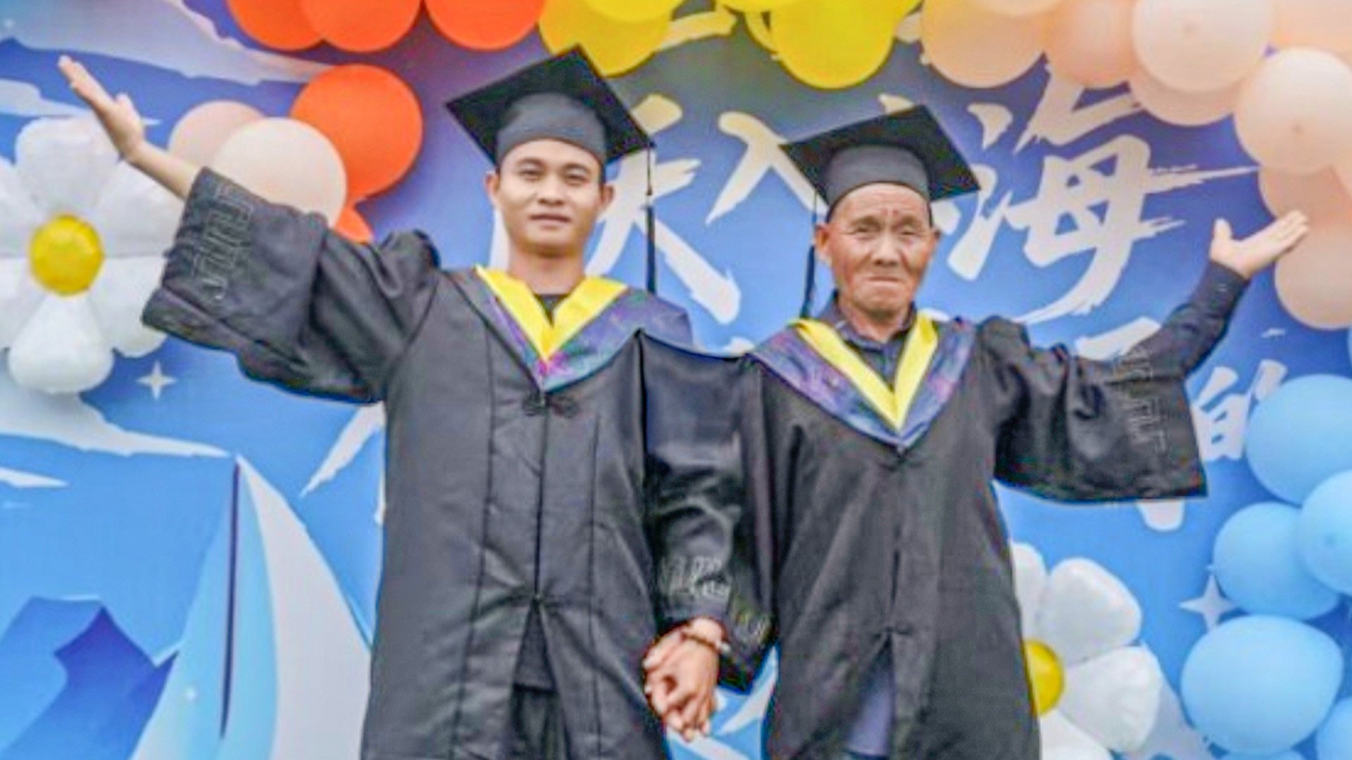 A Chinese graduate honoured his dad at his graduation ceremony by dressing him in an academic gown, touching many hearts online. Photo: The Paper