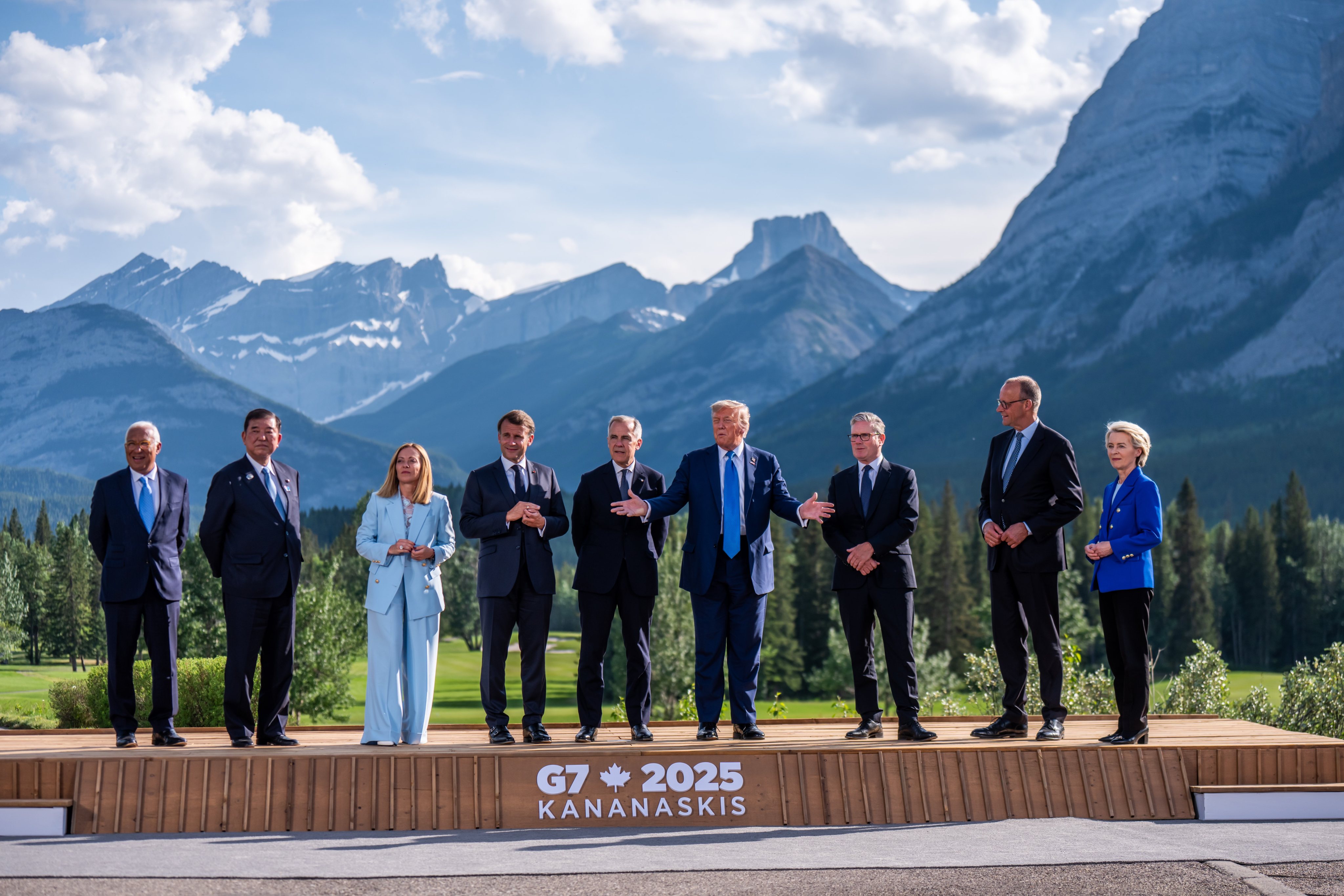 G7 Leaders pose for the traditional family photo during the June 16 summit in Kananaskis. Photo: dpa