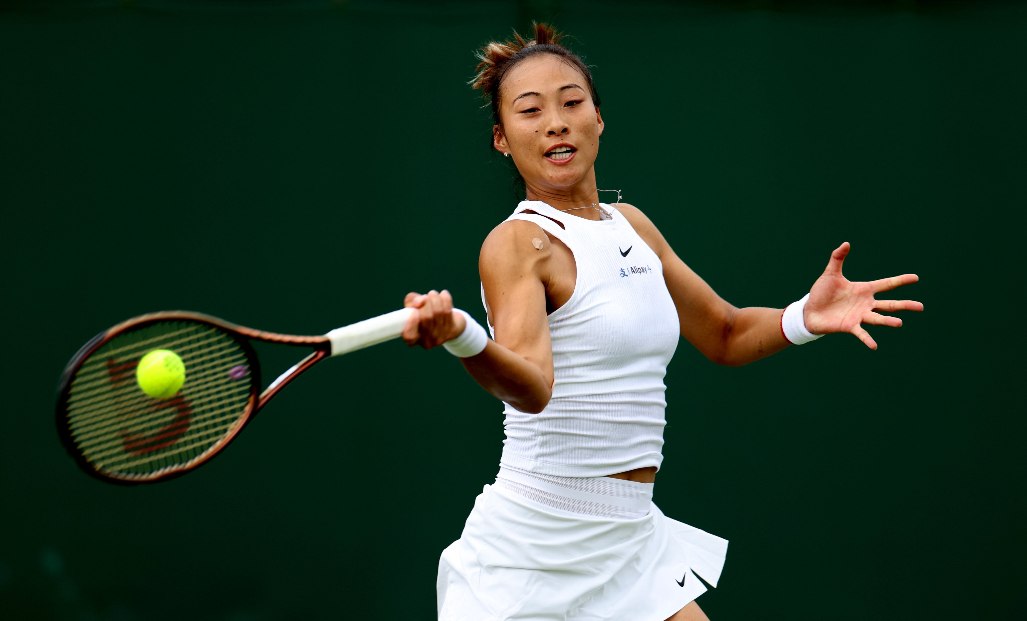 Zheng Qinwen in action at Wimbledon last year. Photo: Xinhua