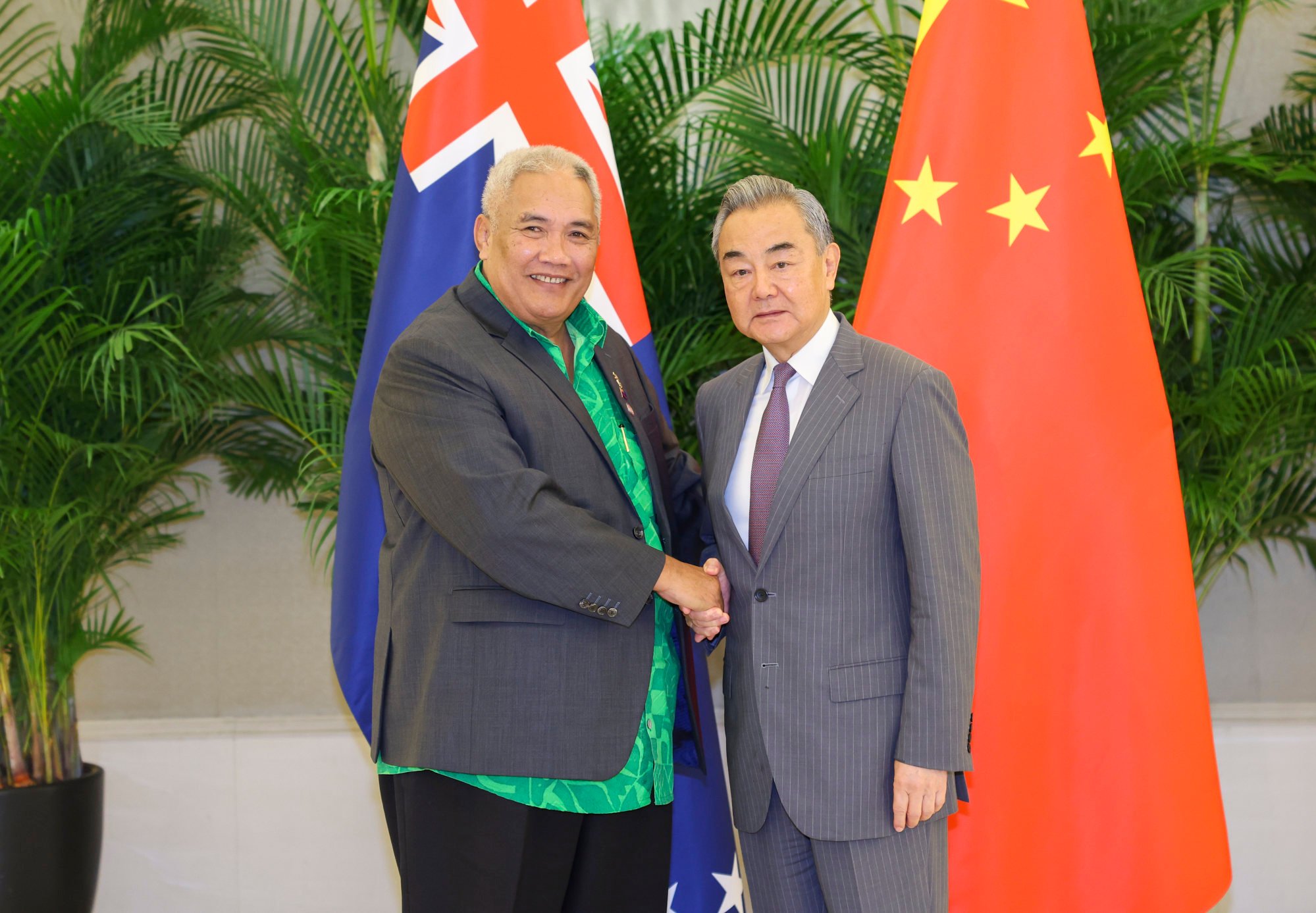Chinese Foreign Minister Wang Yi meets Cook Islands Foreign Minister Tingika Elikana in Xiamen in May. Photo: Xinhua Chinese Foreign Minister Wang Yi meets Cook Islands Foreign Minister Tingika Elikana in Xiamen in May. Photo: Xinhua