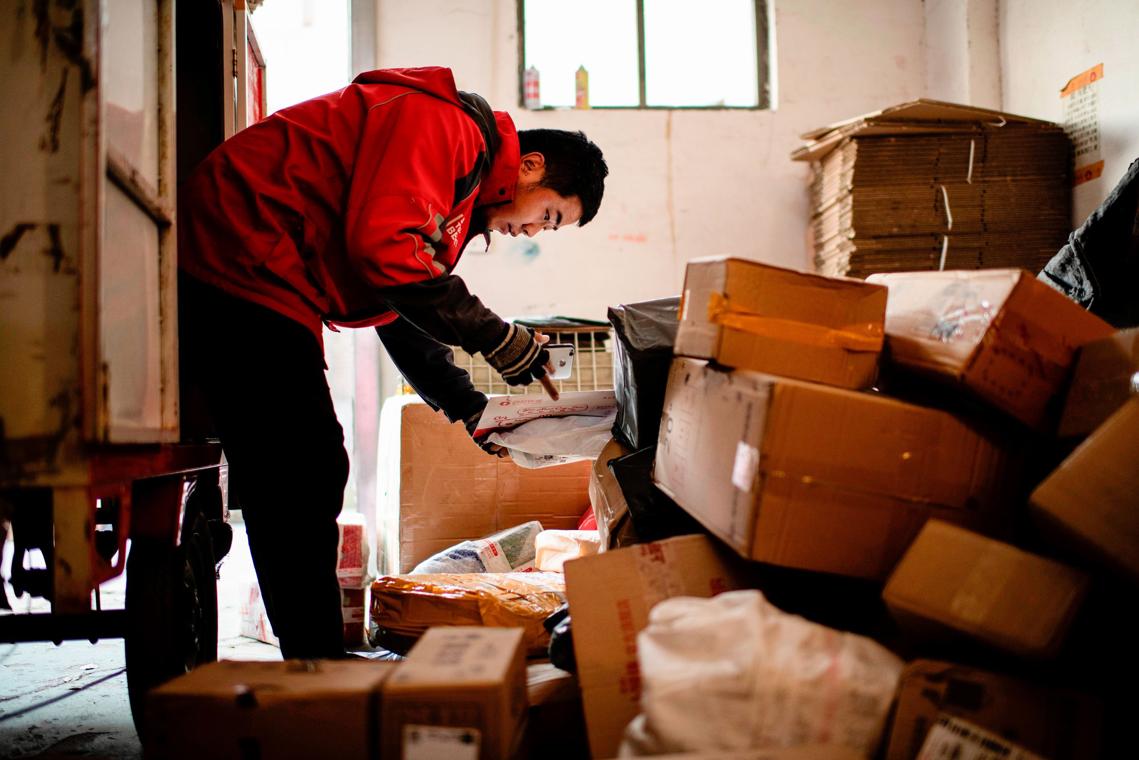 A delivery worker sorts e-commerce packages at a warehouse in Beijing. Chinese immigrants in the United Kingdom are setting up makeshift warehouses in their homes to process orders for China’s shopping apps, including Shein, Temu and AliExpress. Photo: AFP