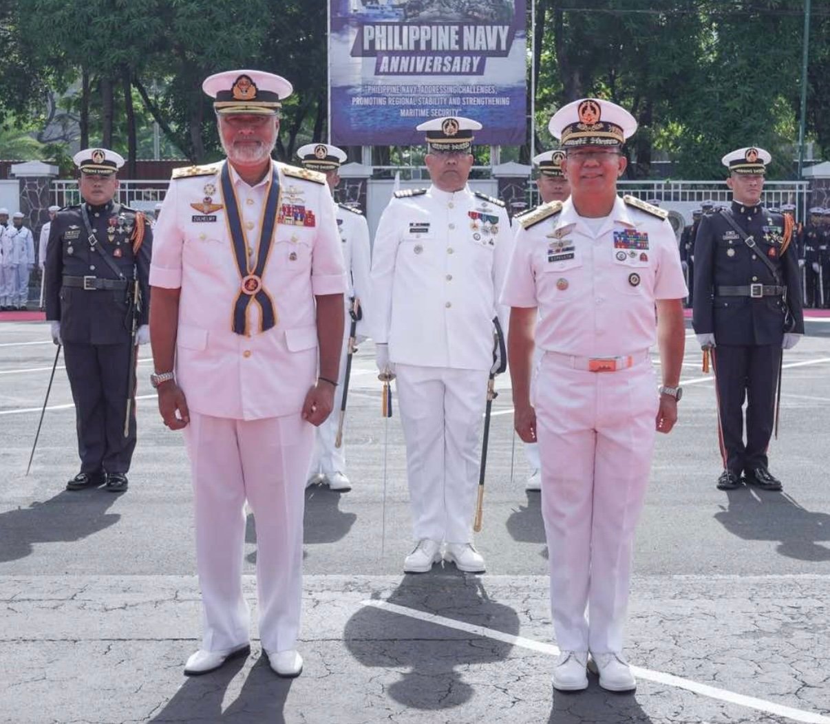 Admiral Tansri Zulhelmy Bin Ithnain, chief of Malaysia’s Royal Navy (front row, left), meets with vice-admiral Jose Ma Ambrosio Ezpeleta, flag officer in command of the Philippine Navy (front row, right), in Manila on Wednesday. Photo: Facebook/Philippine Navy